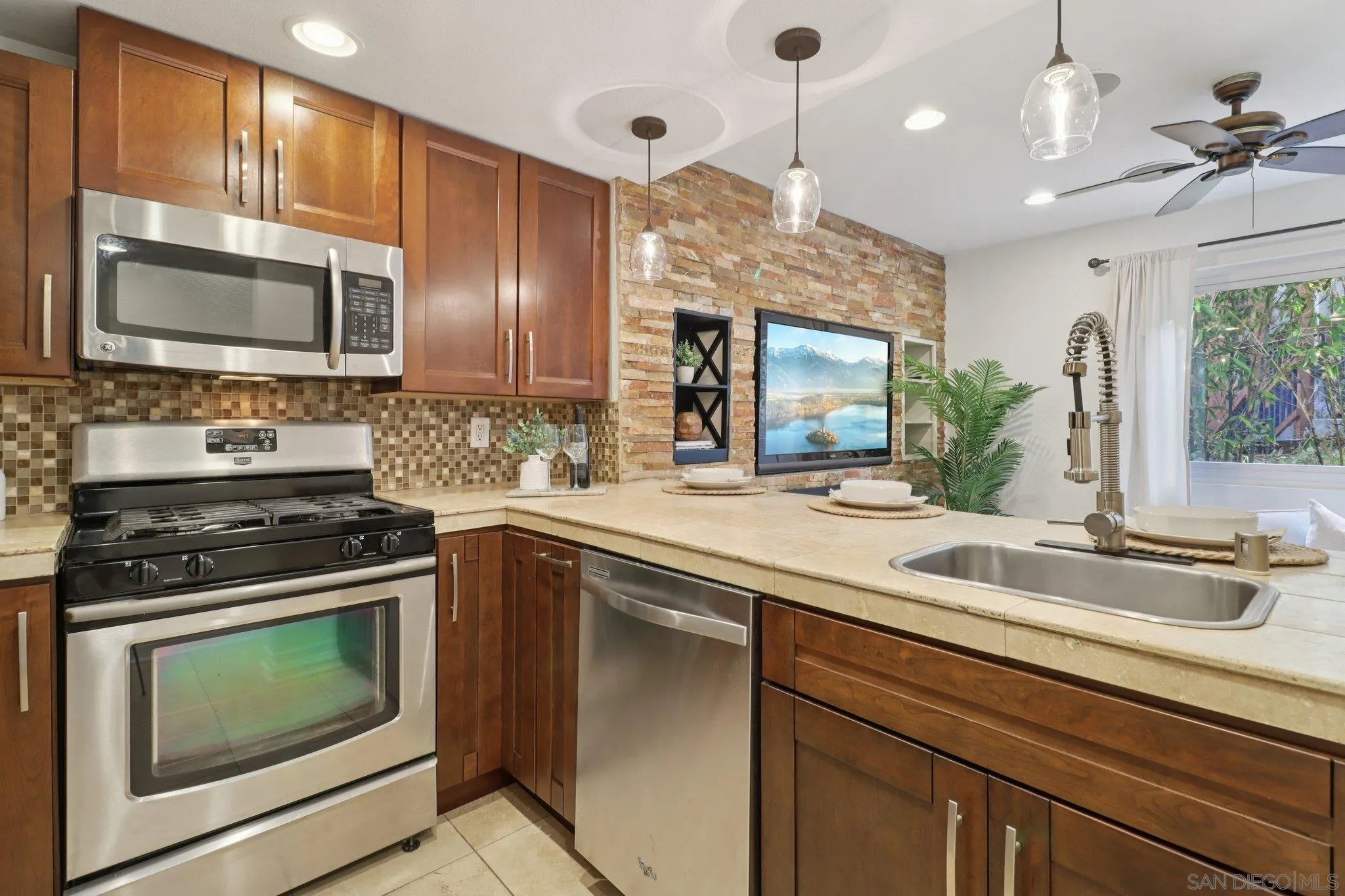 Photo #10: 250034146 Listing: Photo #10