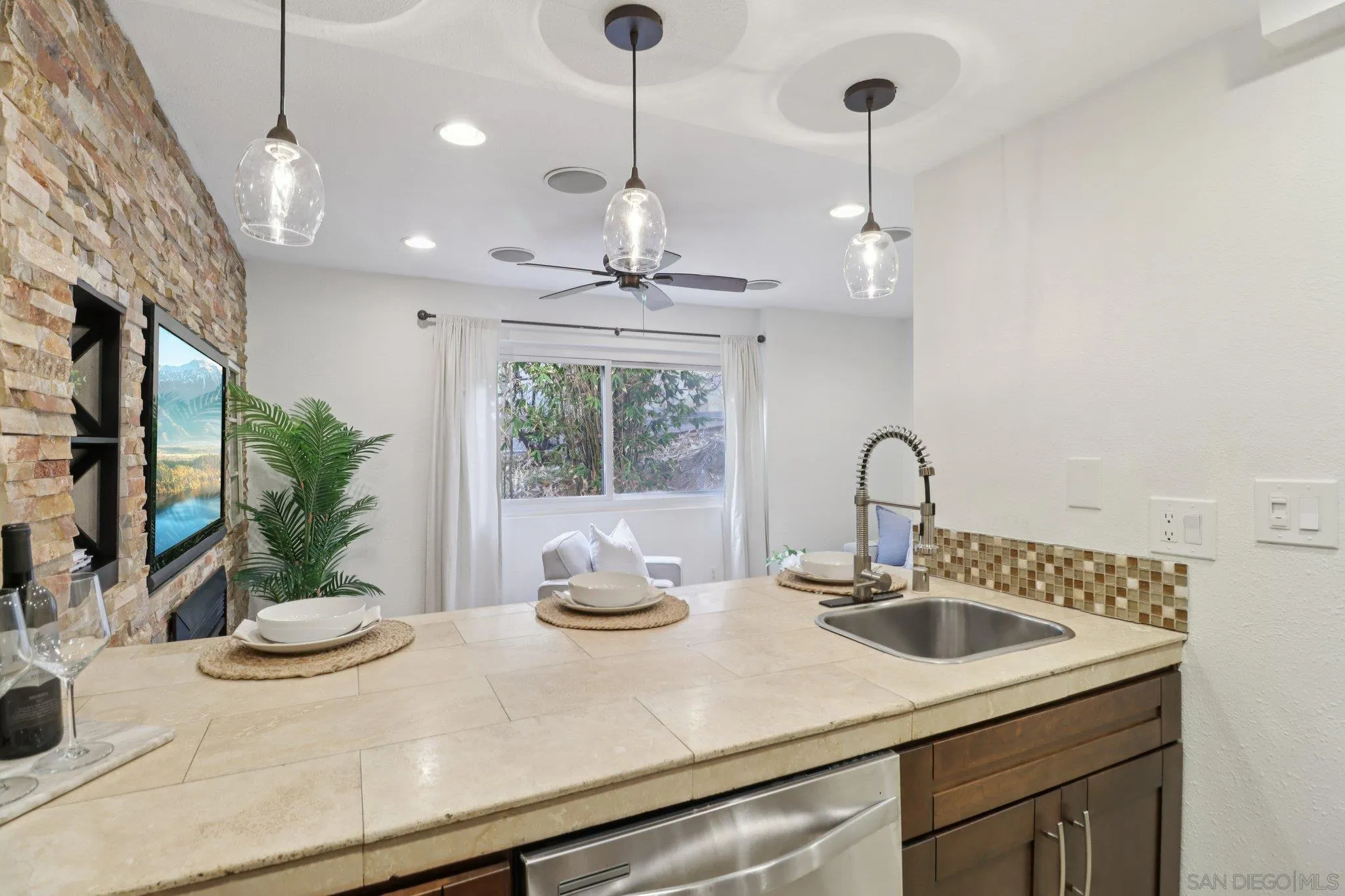Photo #11: 250034146 Listing: Photo #11