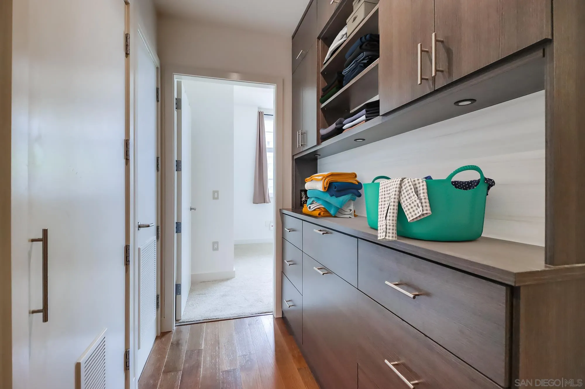 https://cdn.realtyfeed.com/cdn/127/250034157/c77fc831dda2a3bd1b8633dcfdf67dea.webp