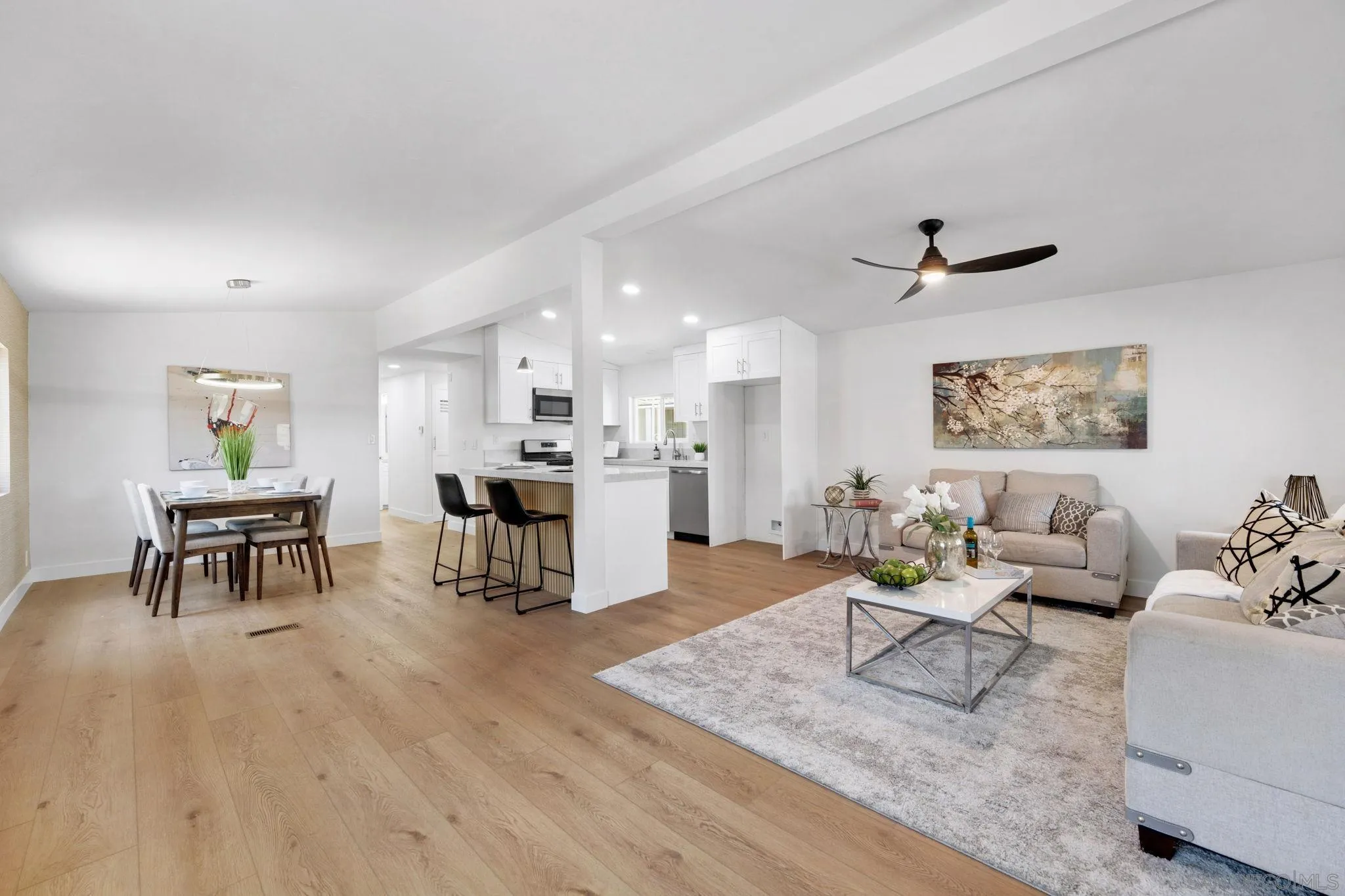 https://cdn.realtyfeed.com/cdn/127/250034159/2cdcc3953471d3b0d3fb76fdef303bf4.webp