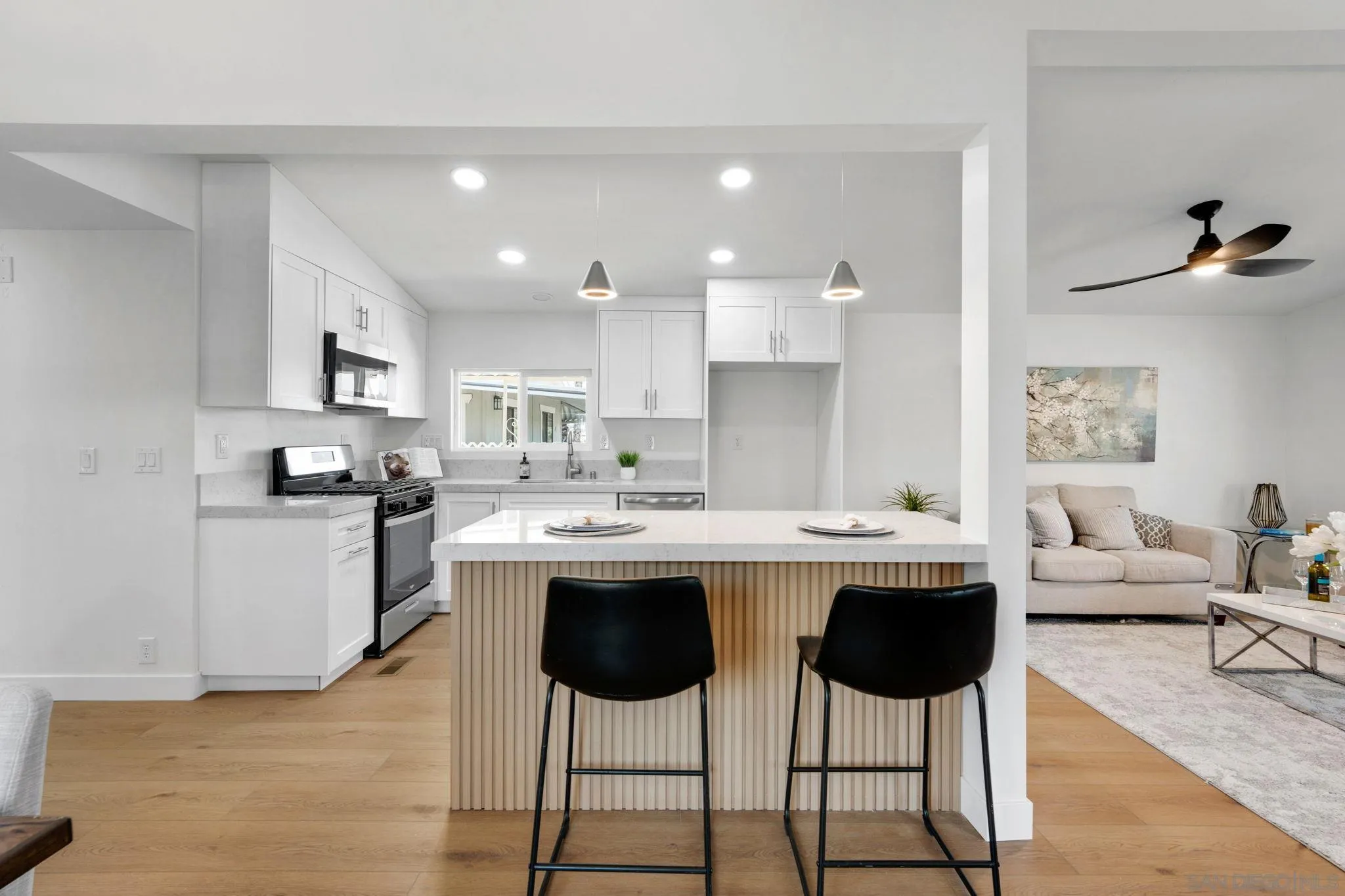 https://cdn.realtyfeed.com/cdn/127/250034159/750f04042e1c74e988666c2066661d8b.webp