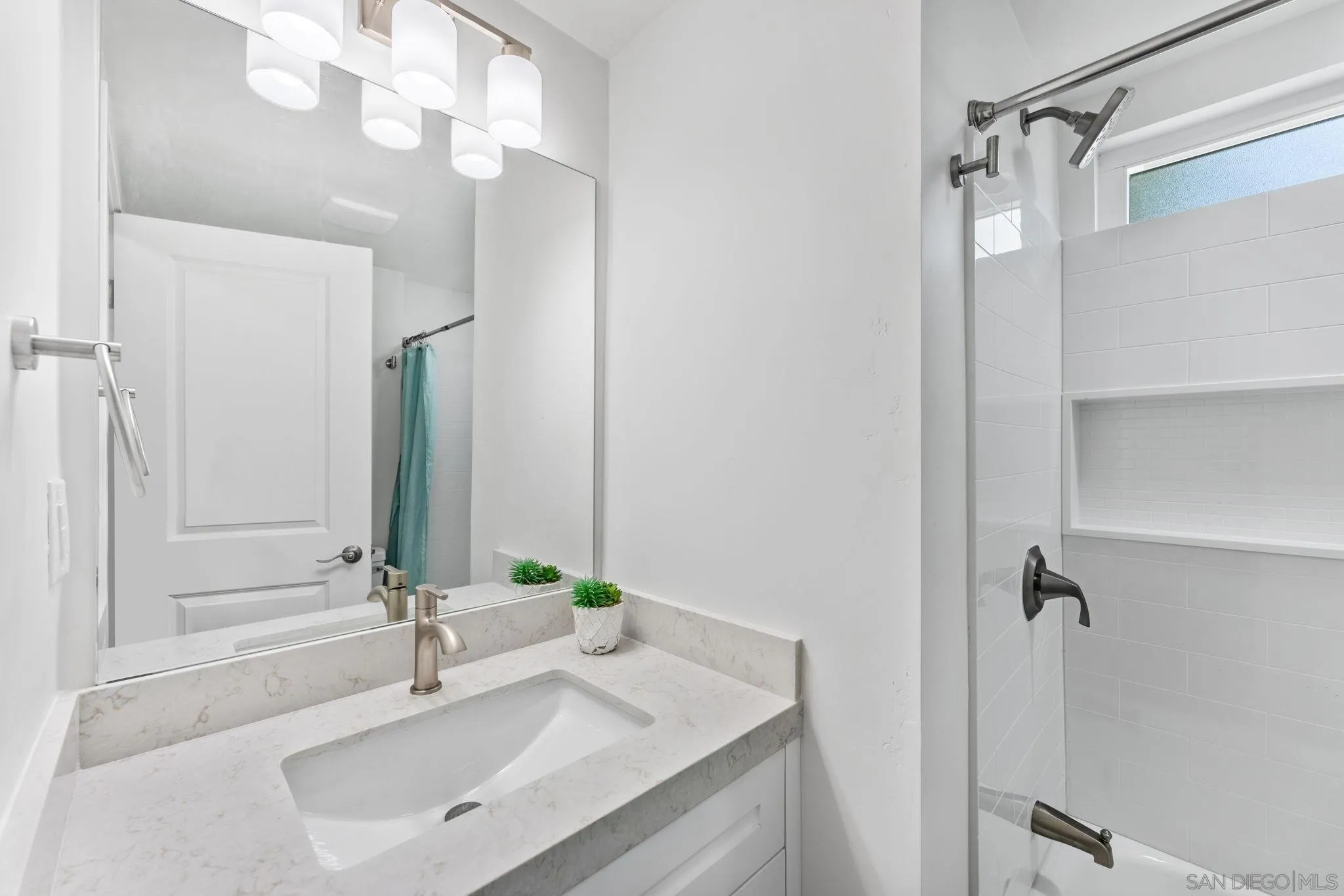 https://cdn.realtyfeed.com/cdn/127/250034159/8ae9b085a84f88bf31b7416a84c41705.webp