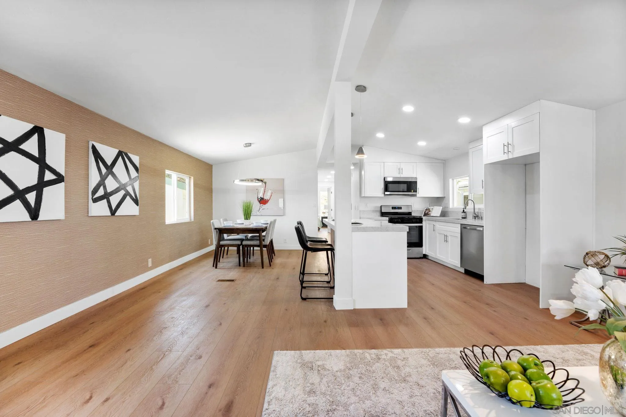 https://cdn.realtyfeed.com/cdn/127/250034159/dd5bf990f25e1932f23d3761d5ffe8a4.webp