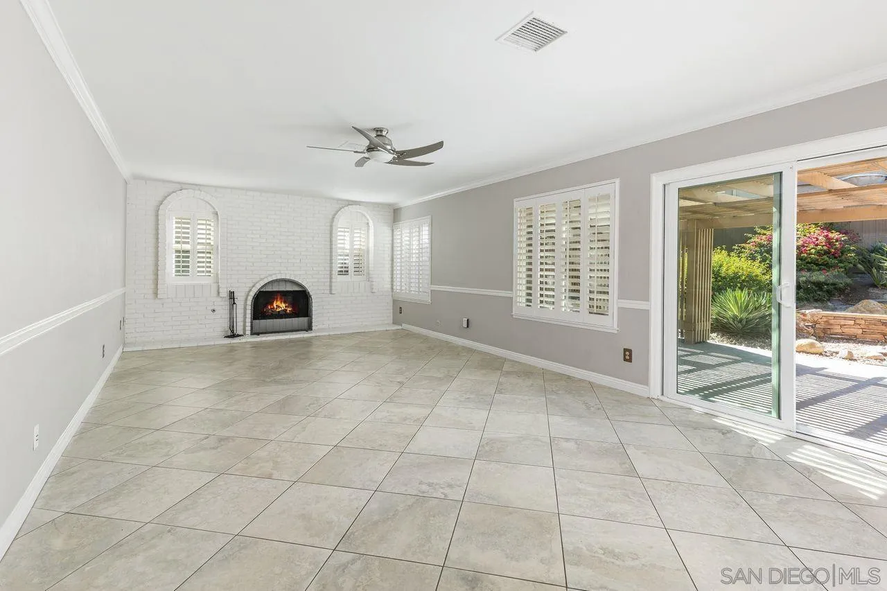 https://cdn.realtyfeed.com/cdn/127/250034164/703d54baf51933cccaf3cd6260095eb3.webp