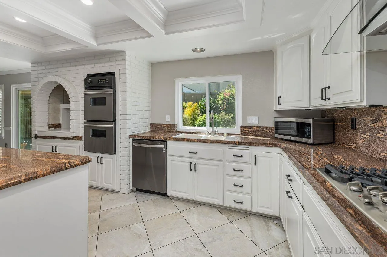 https://cdn.realtyfeed.com/cdn/127/250034164/e0651f0144fbc00aba7b3412c883b4d2.webp