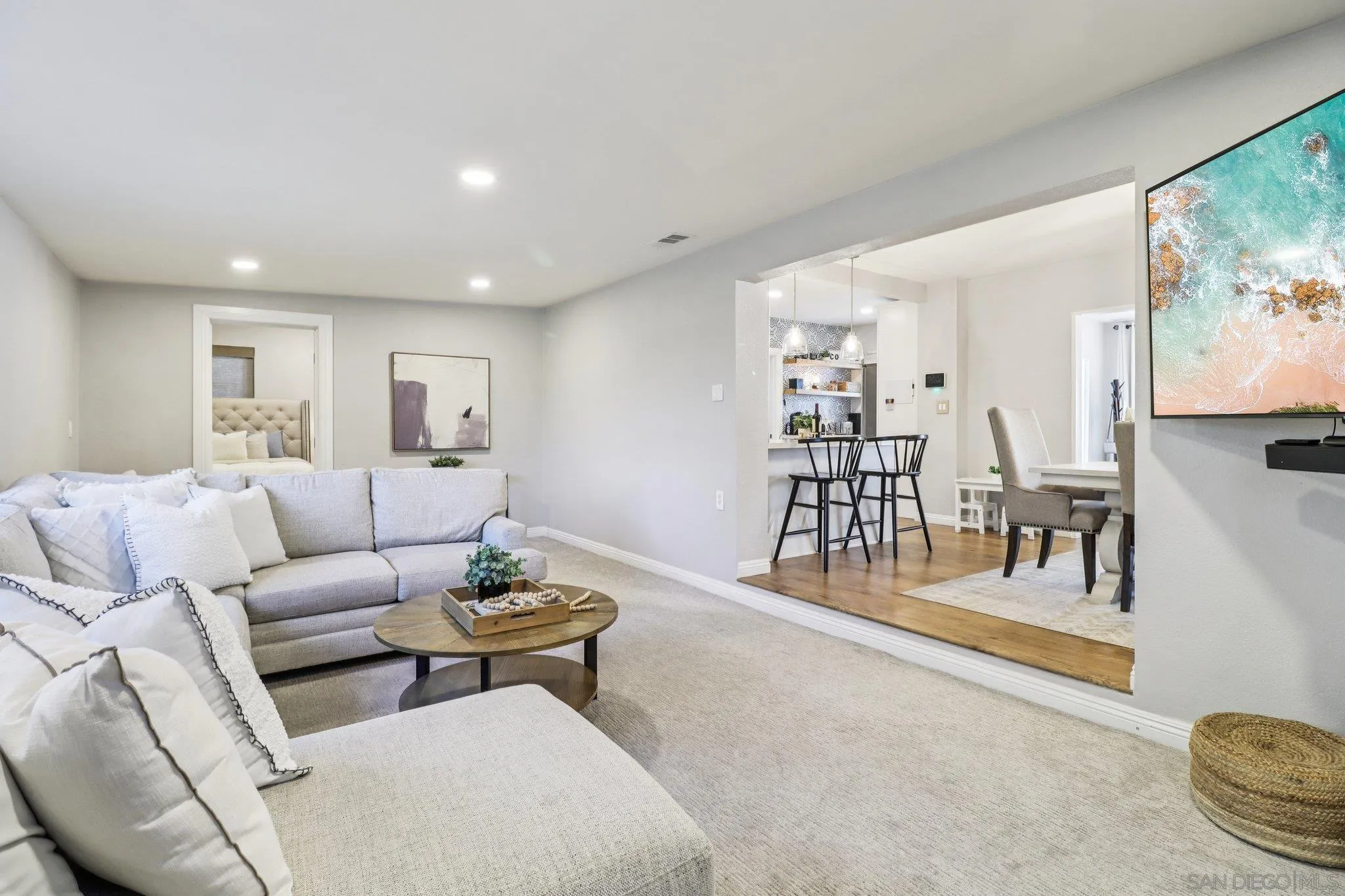 https://cdn.realtyfeed.com/cdn/127/250034165/011bb98aa3595fcd00dfe23befda2b2e.webp