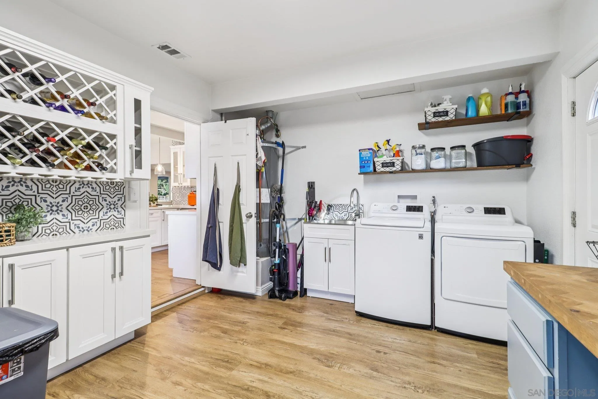 https://cdn.realtyfeed.com/cdn/127/250034165/4c8e1b4bf0eff4fc647d102c87230d10.webp