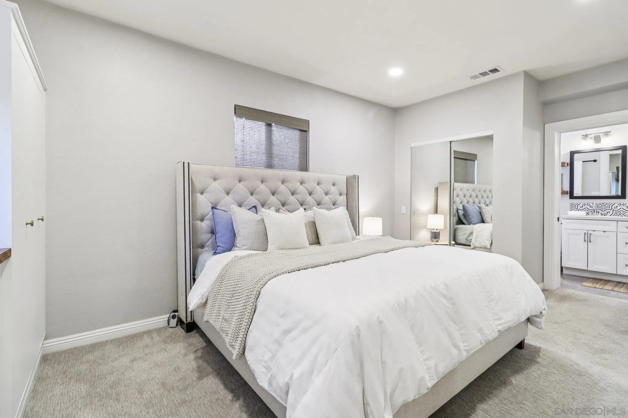https://cdn.realtyfeed.com/cdn/127/250034165/65d0adab871ce2afe8a178ab106edbc1.webp