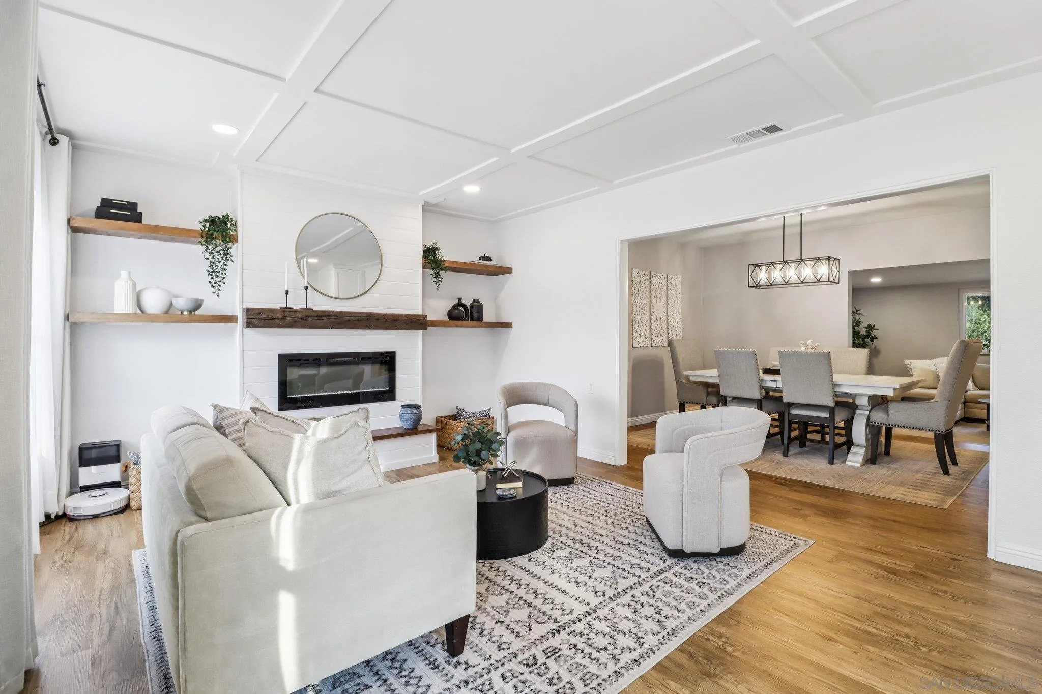 https://cdn.realtyfeed.com/cdn/127/250034165/8d582939adeb5ddac9b00ea710afbd43.webp