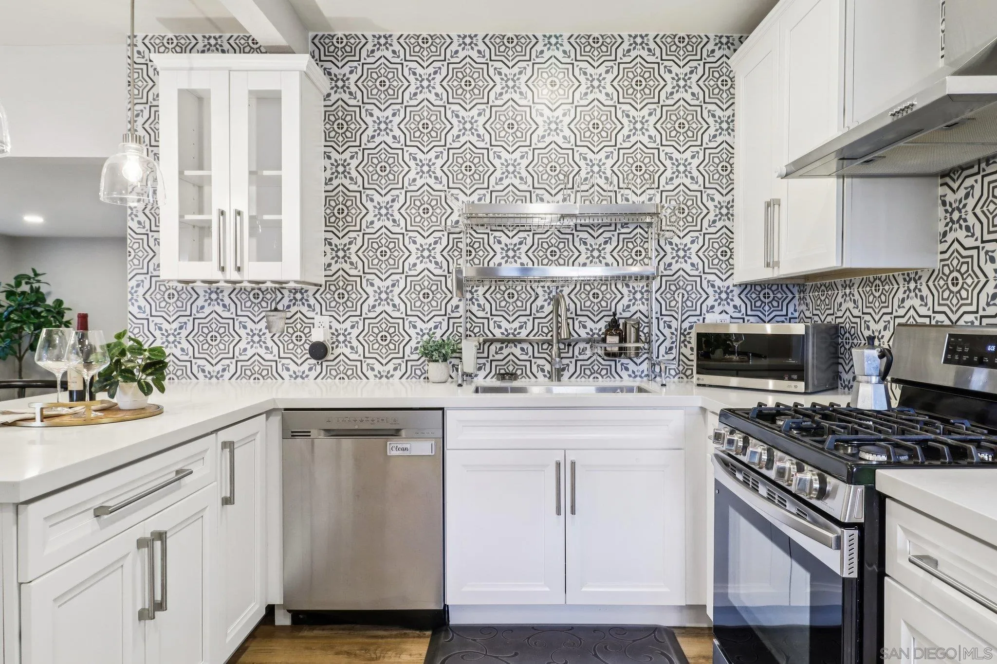 https://cdn.realtyfeed.com/cdn/127/250034165/9d6c59ba6b4ba7cffe1be8e4204891b3.webp