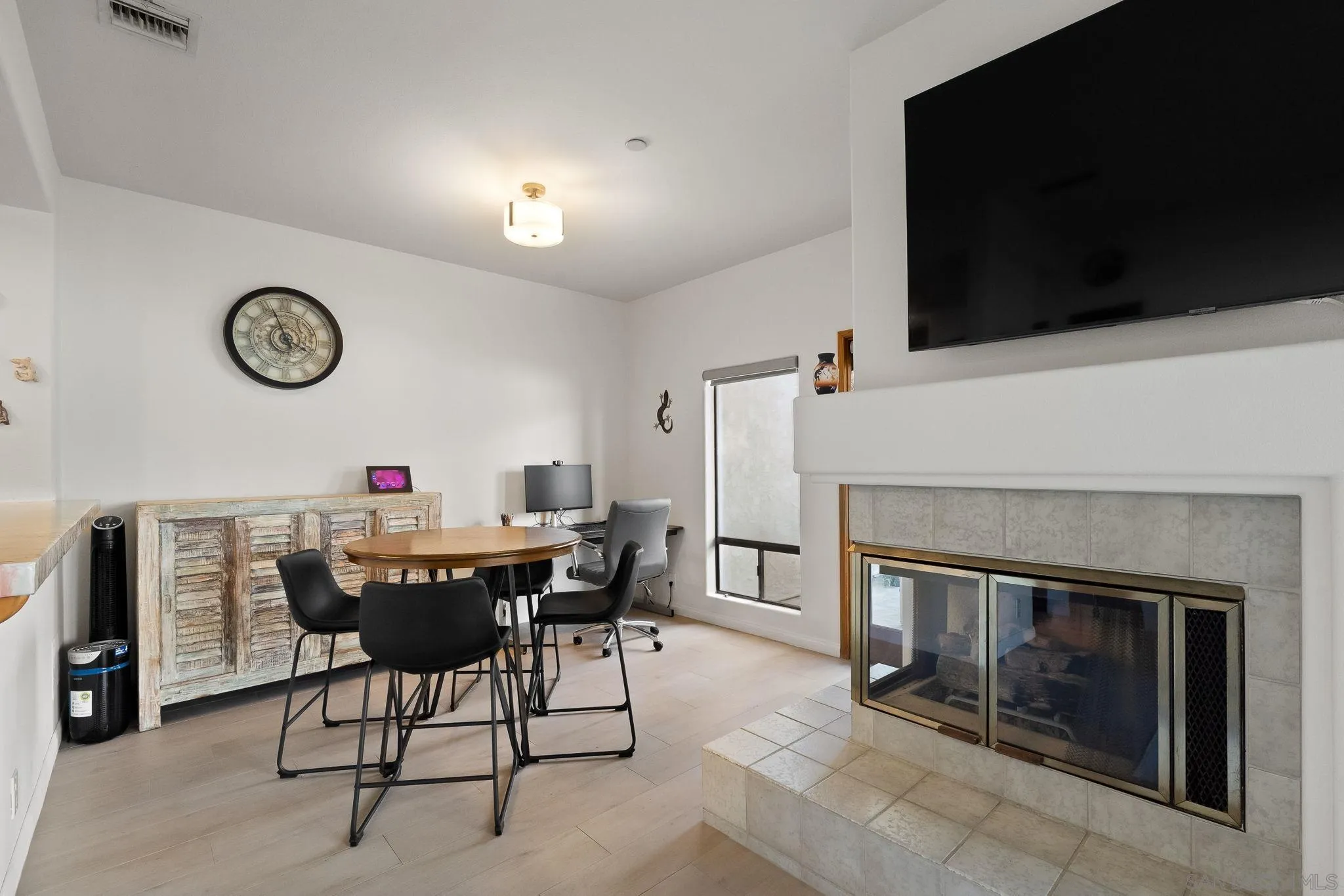 Photo #2: 250034176 Listing 