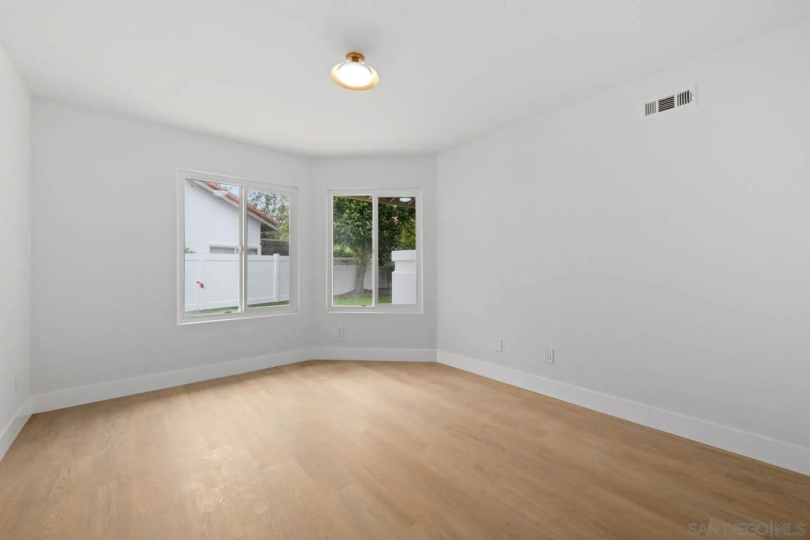 https://cdn.realtyfeed.com/cdn/127/250034232/1eadadef9397cb407fc3ab35467e037d.webp