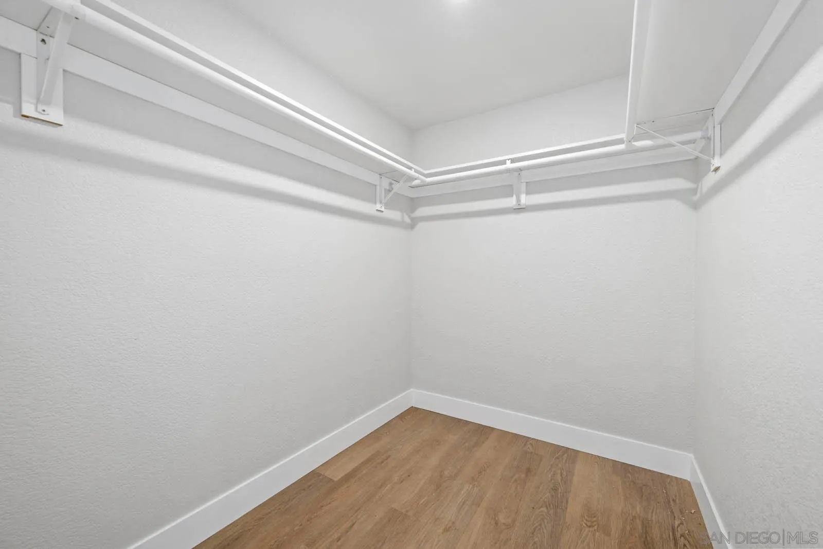 https://cdn.realtyfeed.com/cdn/127/250034232/7a969c209a7b214d8df95c478892e241.webp