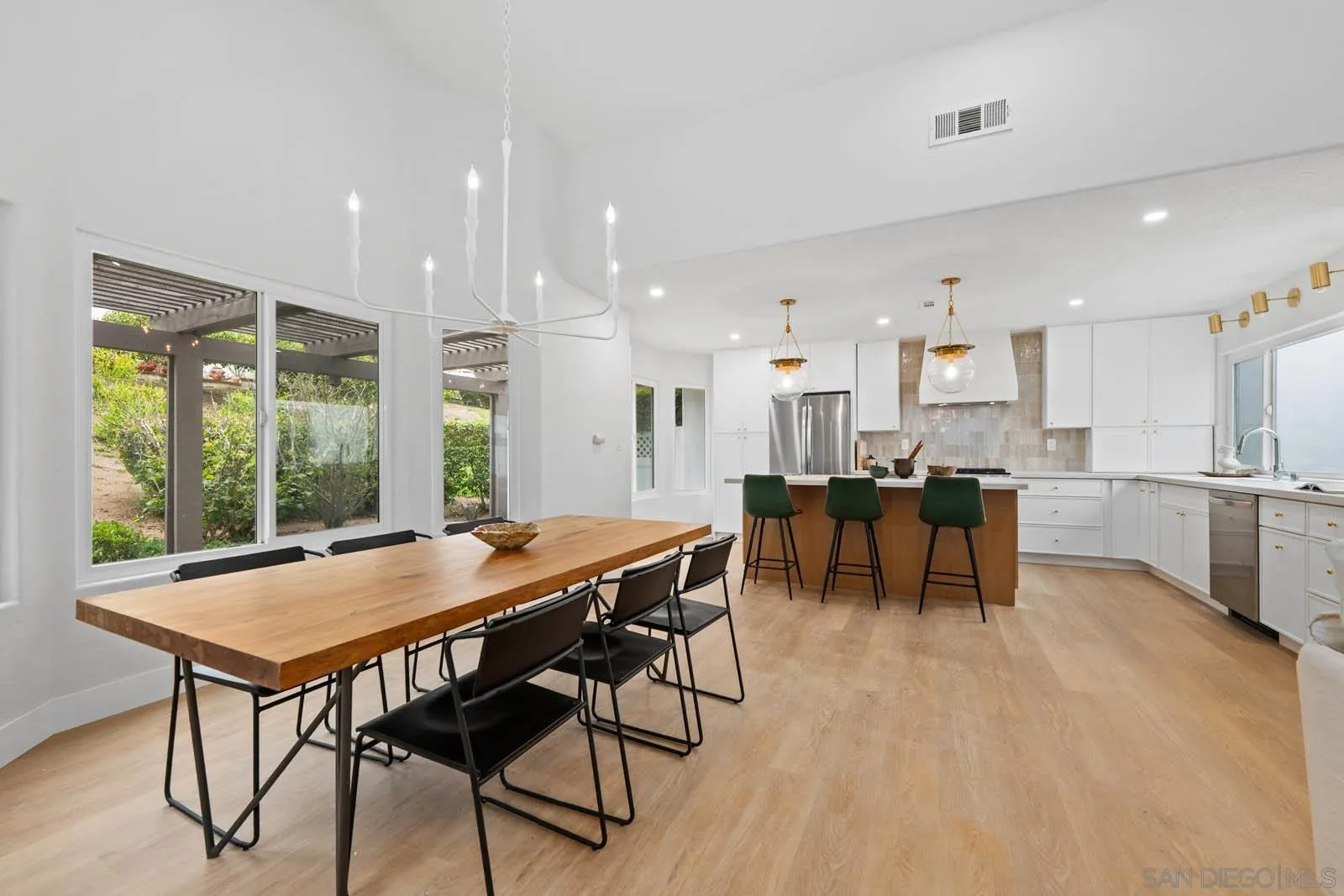 https://cdn.realtyfeed.com/cdn/127/250034232/a588bf9a3c493b9caf8b9be342848a0e.webp