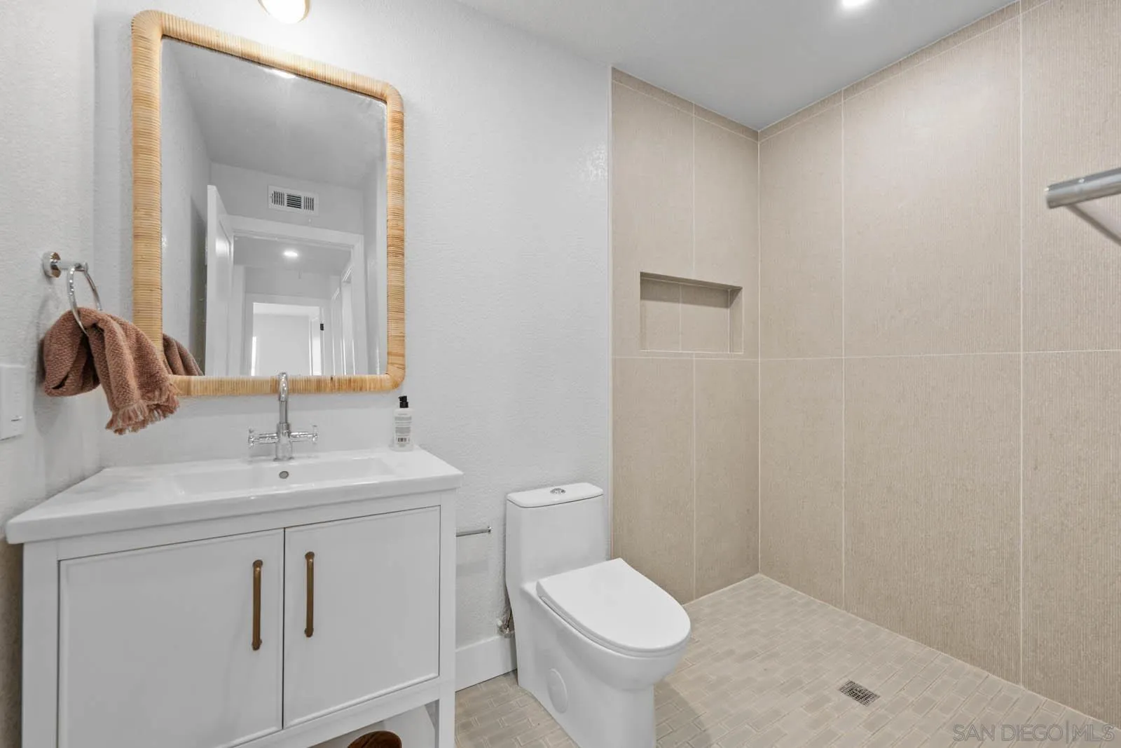 Photo #10: 250034232 Listing: Photo #10