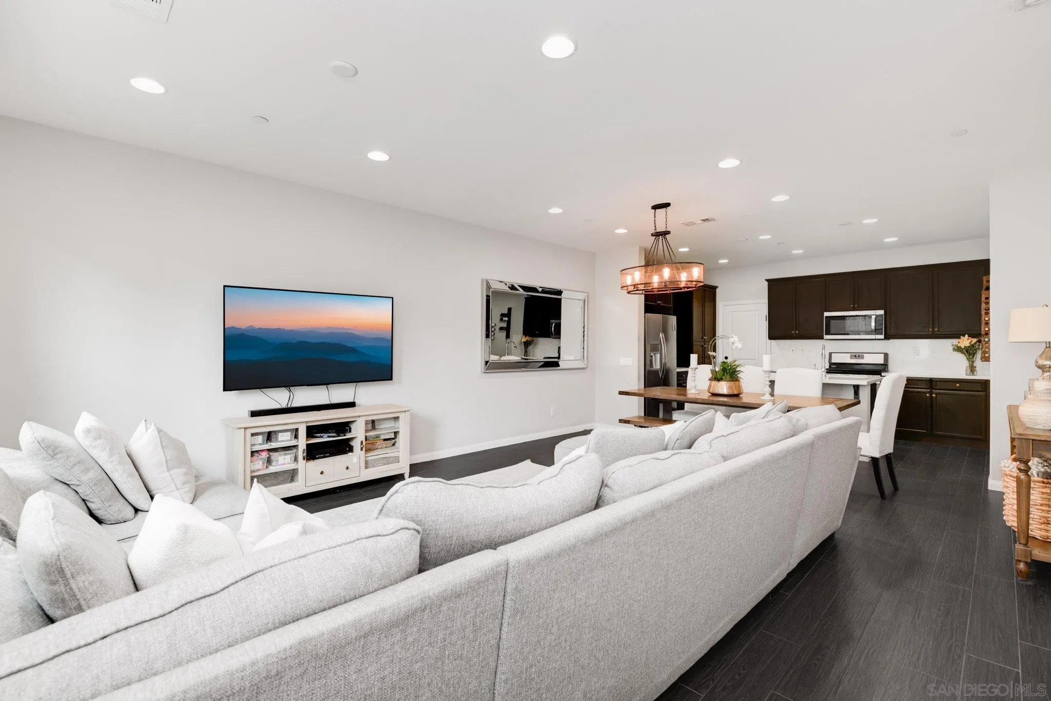 Photo #2: 250034237 Listing 