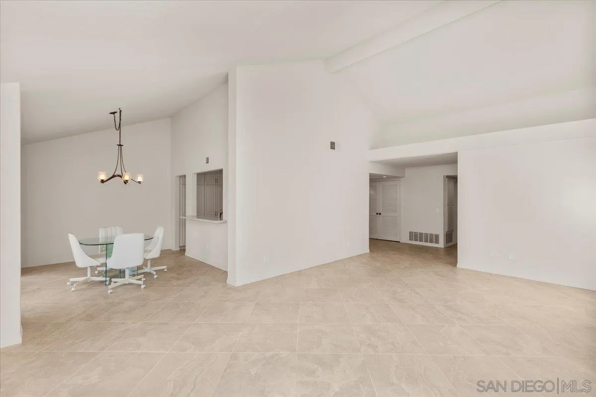 https://cdn.realtyfeed.com/cdn/127/250034250/f506cd8ba02e72b915c5b1e896a9be68.webp