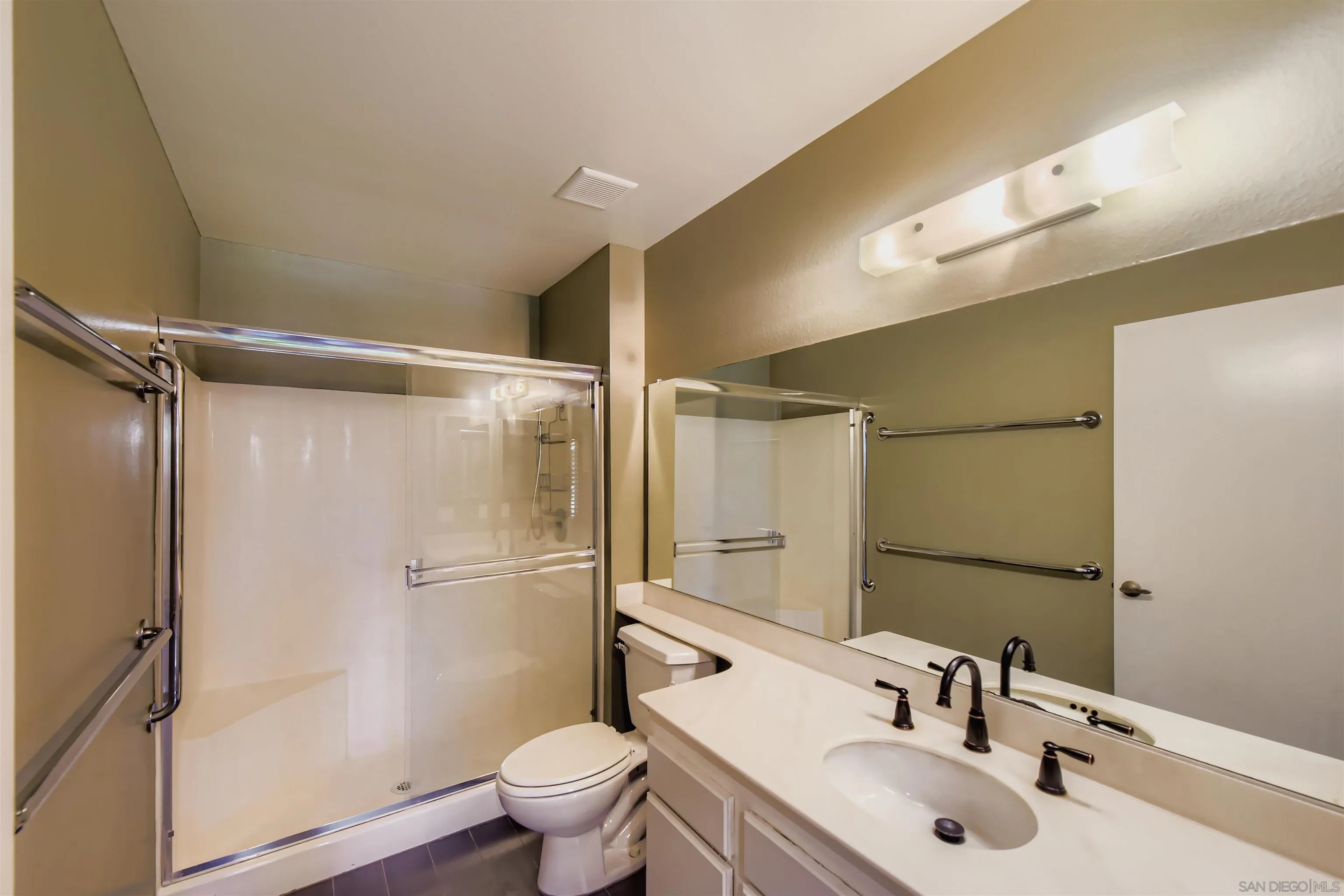 Photo #17: 250034251 Listing: Photo #17