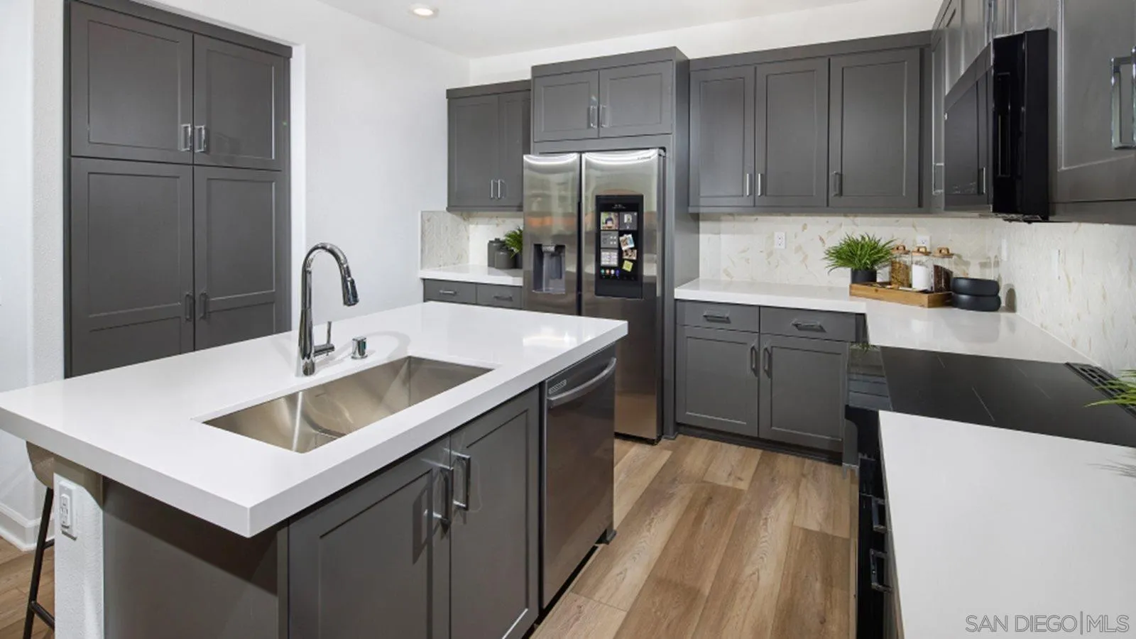 Photo #2: 250034268 Listing 