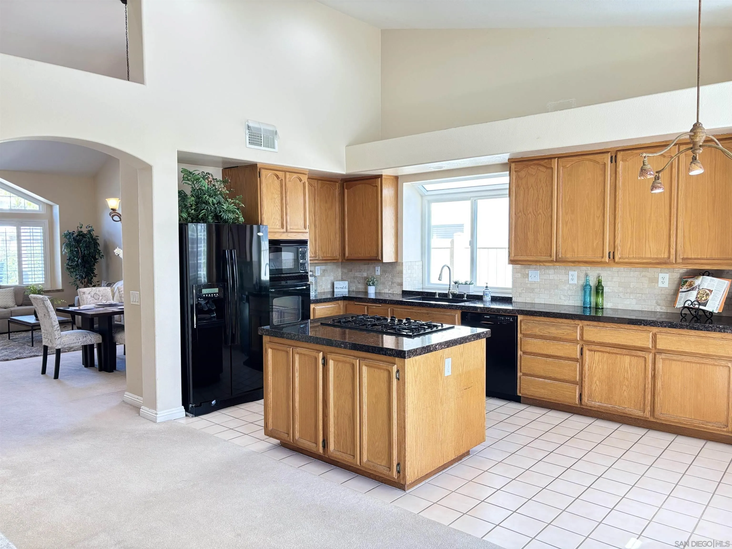 https://cdn.realtyfeed.com/cdn/127/250034286/cd92a68a30a72adab4fd6538b2ba3052.webp