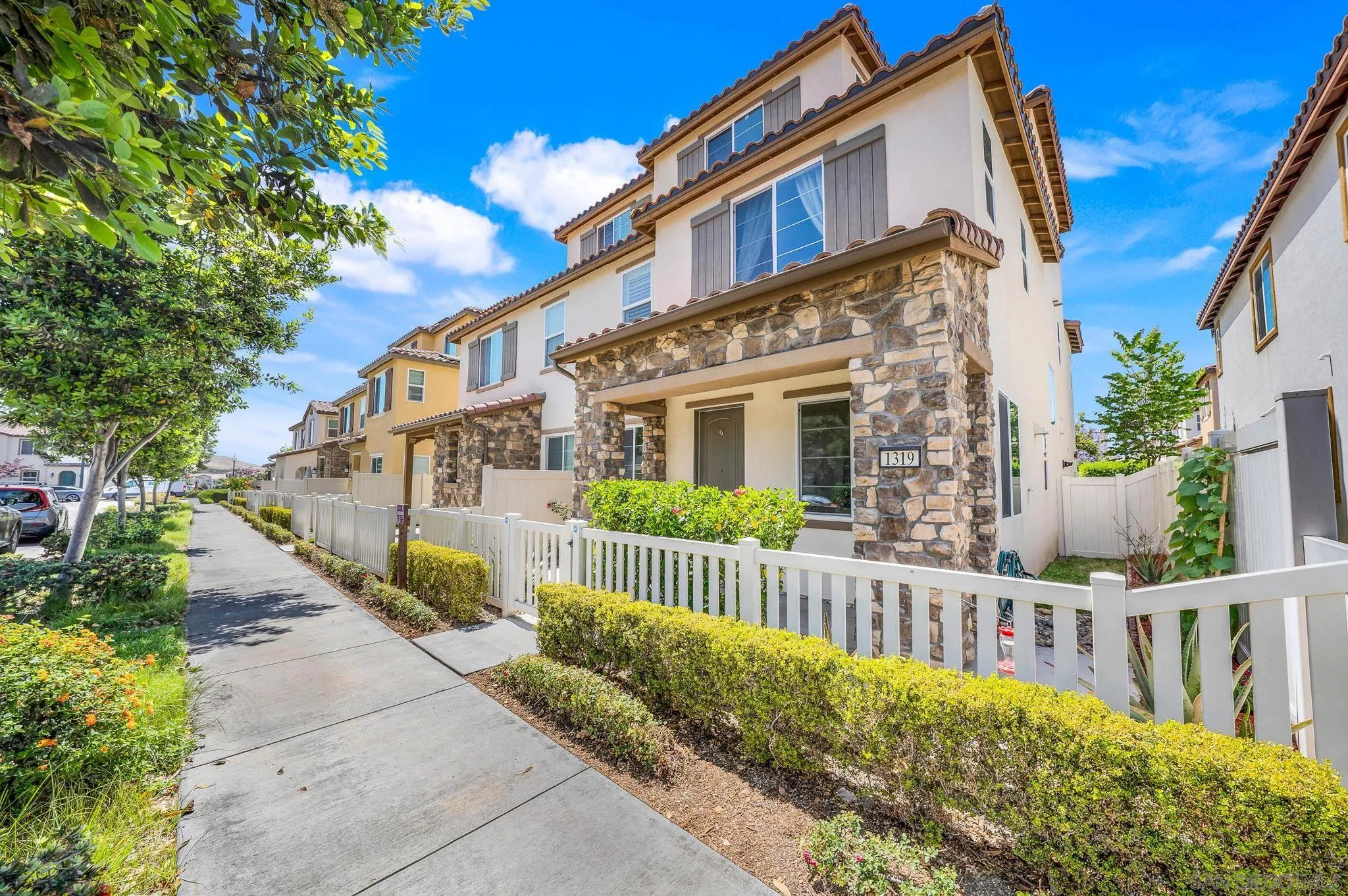 Photo #2: 250034297 Listing 