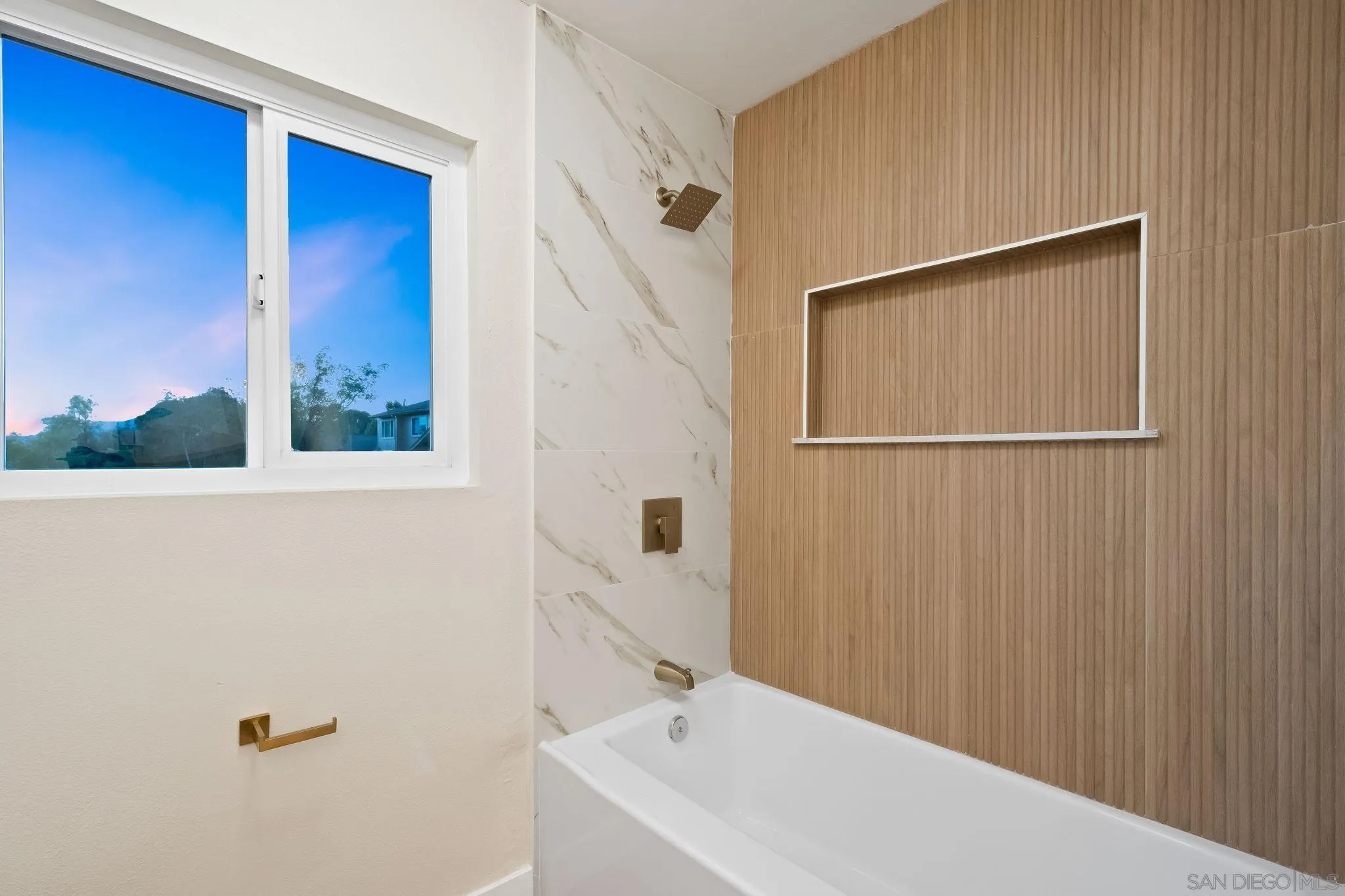 https://cdn.realtyfeed.com/cdn/127/250034309/b90470056aacaf10b0b83cbd3a5fe836.webp
