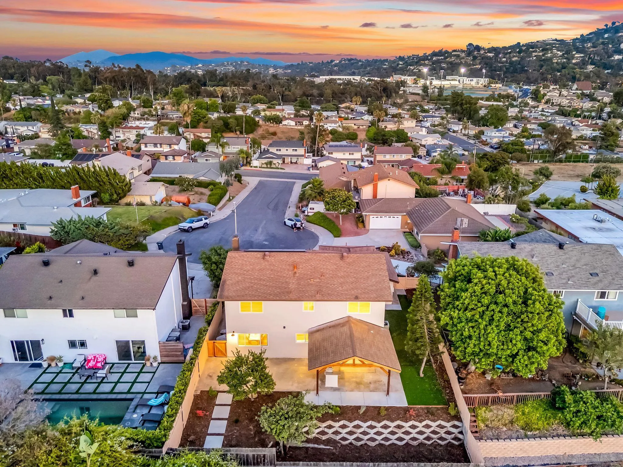 https://cdn.realtyfeed.com/cdn/127/250034309/f95cbc560910daad98e88a3417c6e99c.webp