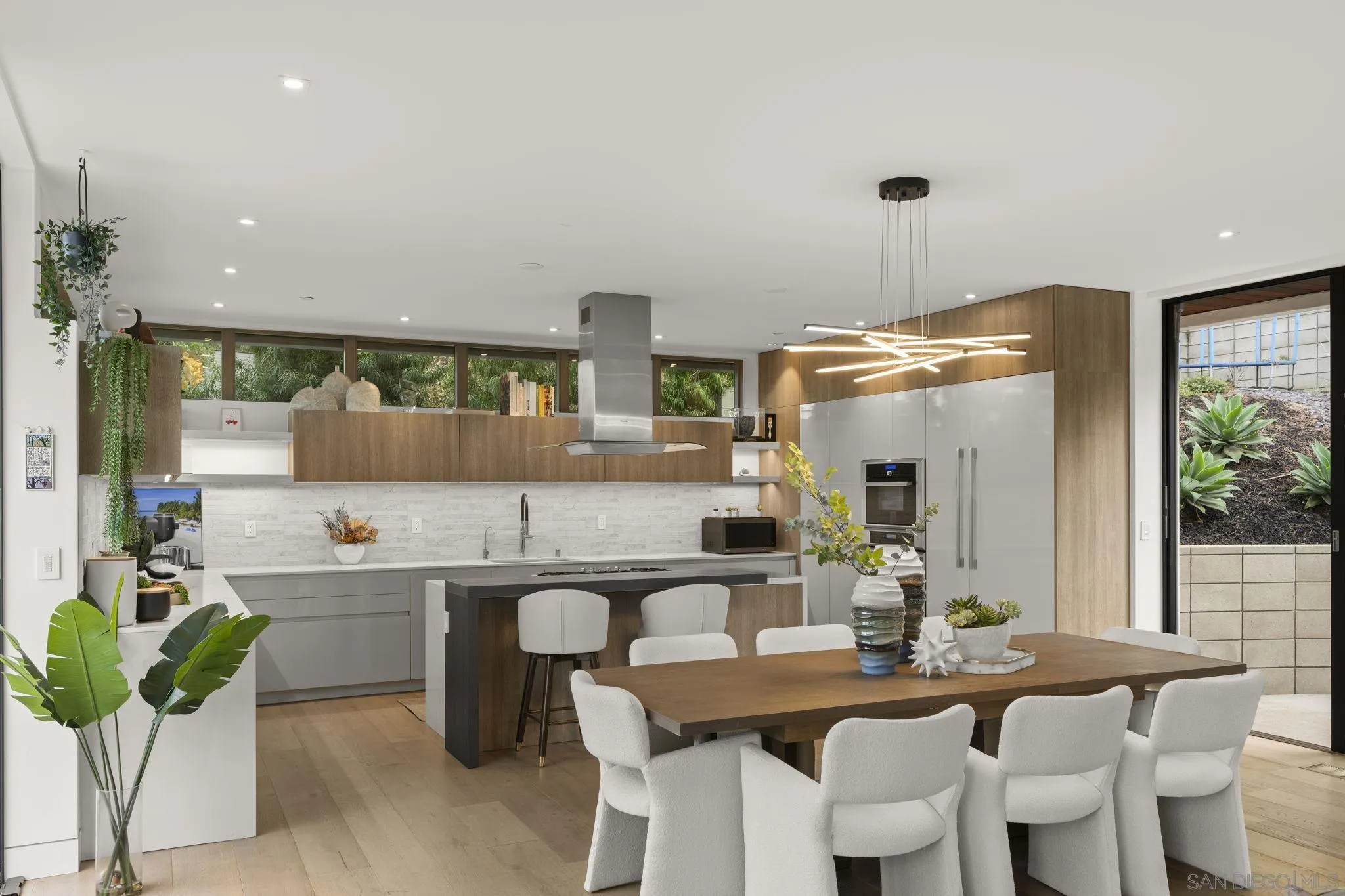 https://cdn.realtyfeed.com/cdn/127/250034317/7a6cd7b50cf1817eb08e465dcbe76e43.webp