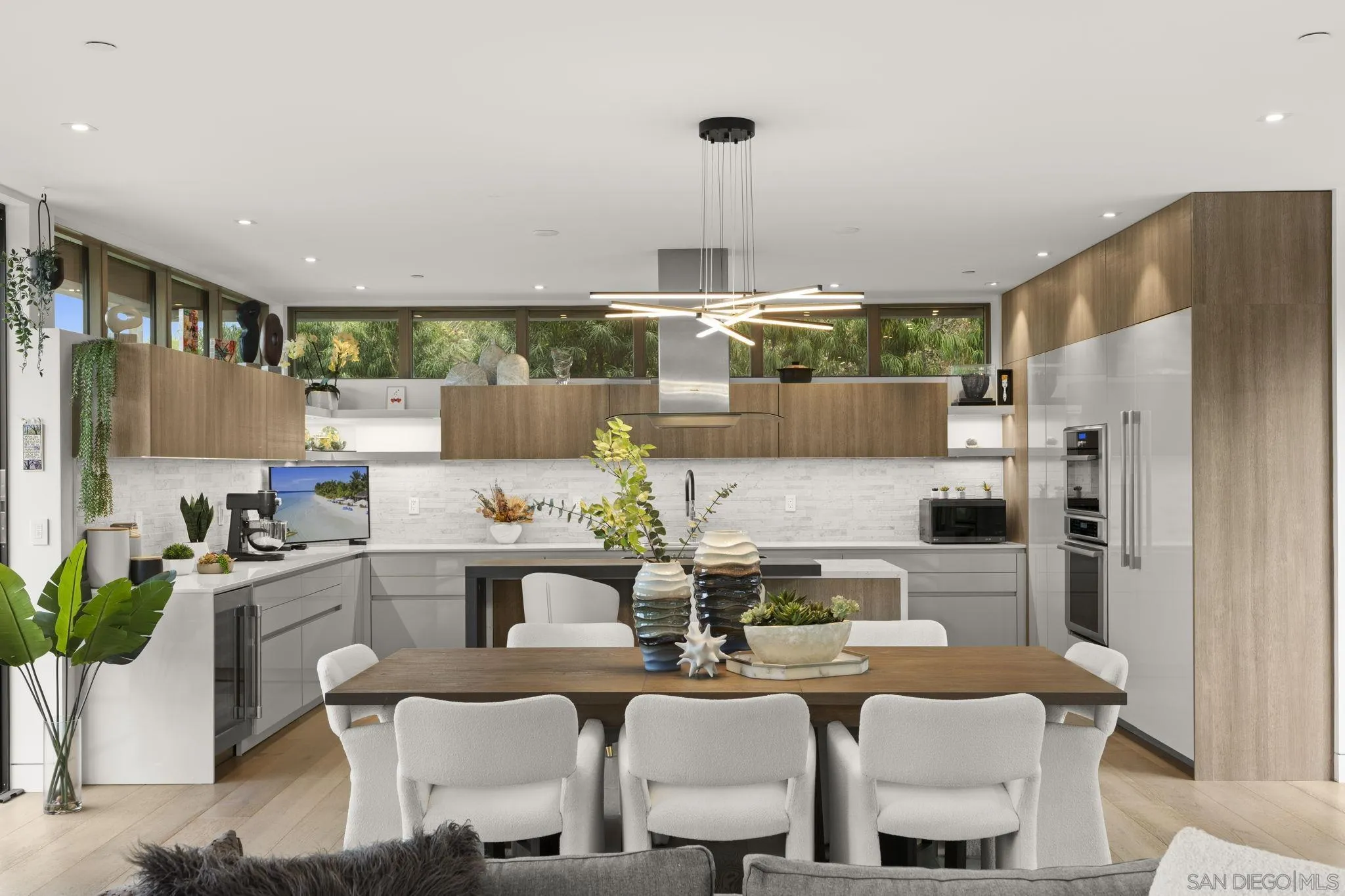 https://cdn.realtyfeed.com/cdn/127/250034317/ccff8a49ff053fa59736fd6ddf6c60fe.webp
