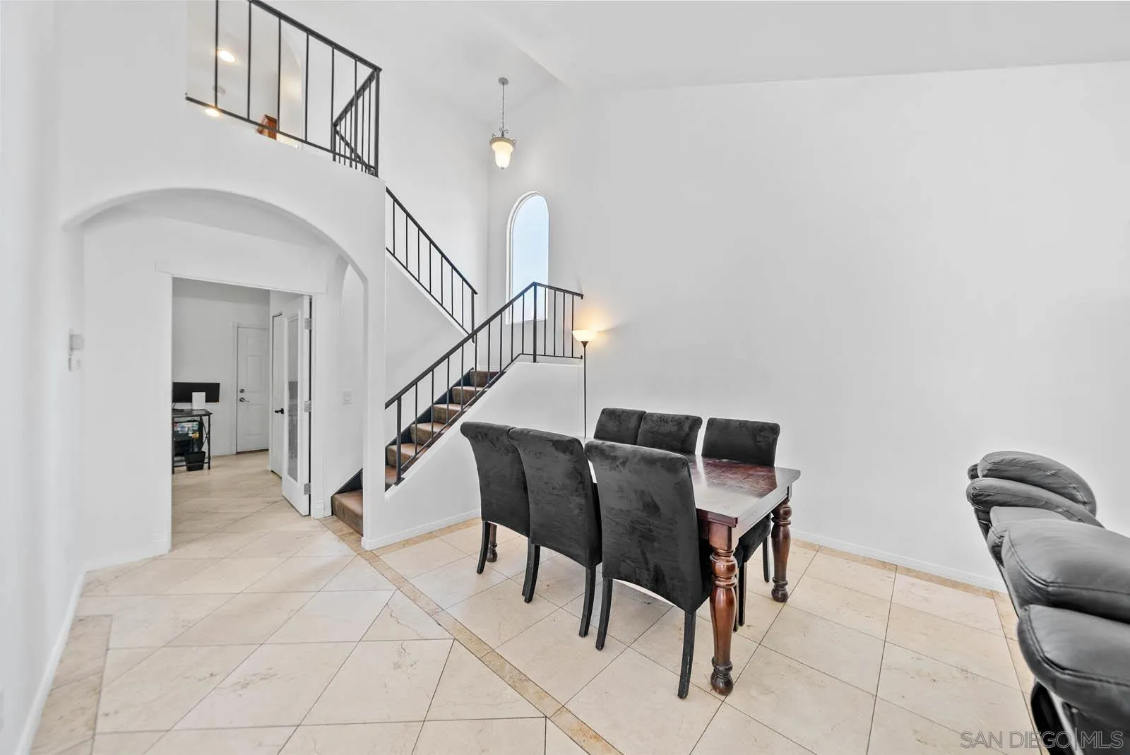 https://cdn.realtyfeed.com/cdn/127/250034328/9cdea367ec5a7bcd70c3dea18f8a7eb5.webp