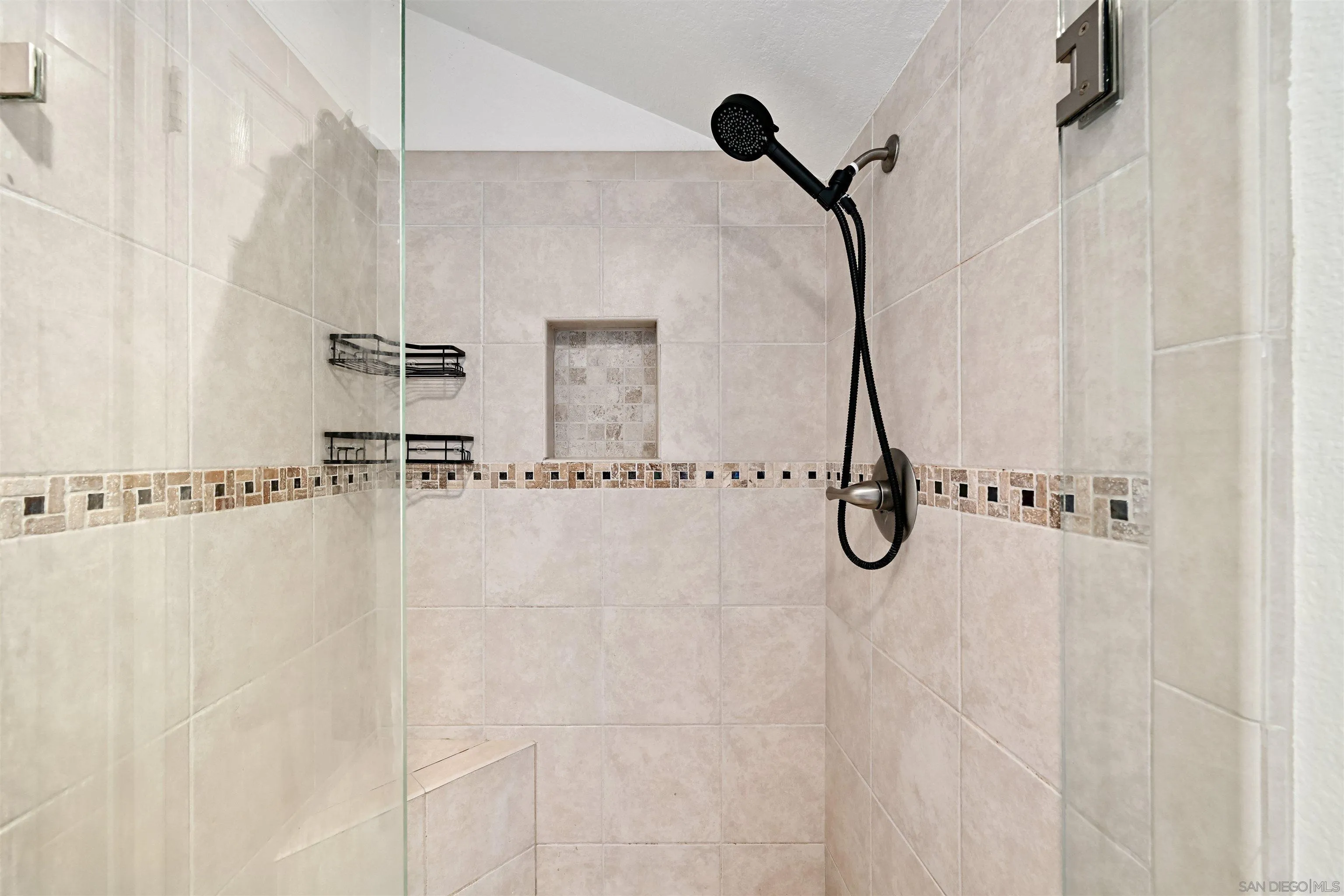 Photo #11: 250034340 Listing: Photo #11