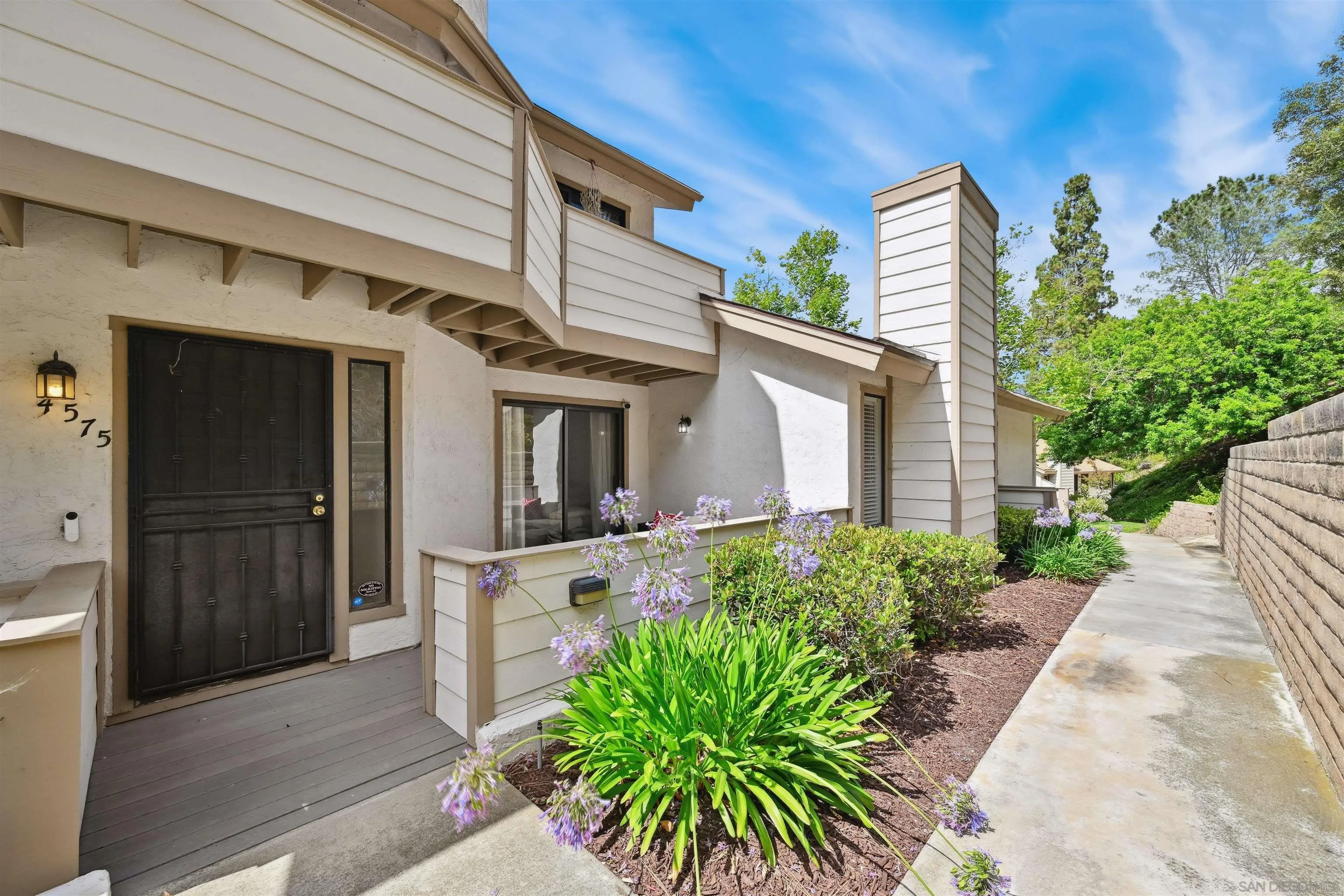 Browse active condo listings in CHATEAU TOWNHOMES