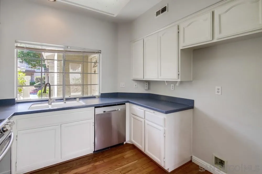 Photo #15: 250034345 Listing: Photo #15