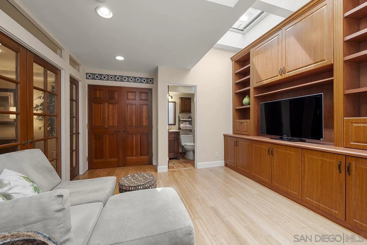 https://cdn.realtyfeed.com/cdn/127/250034356/54921b4b7508cb50250318c0bdc9bf98.webp