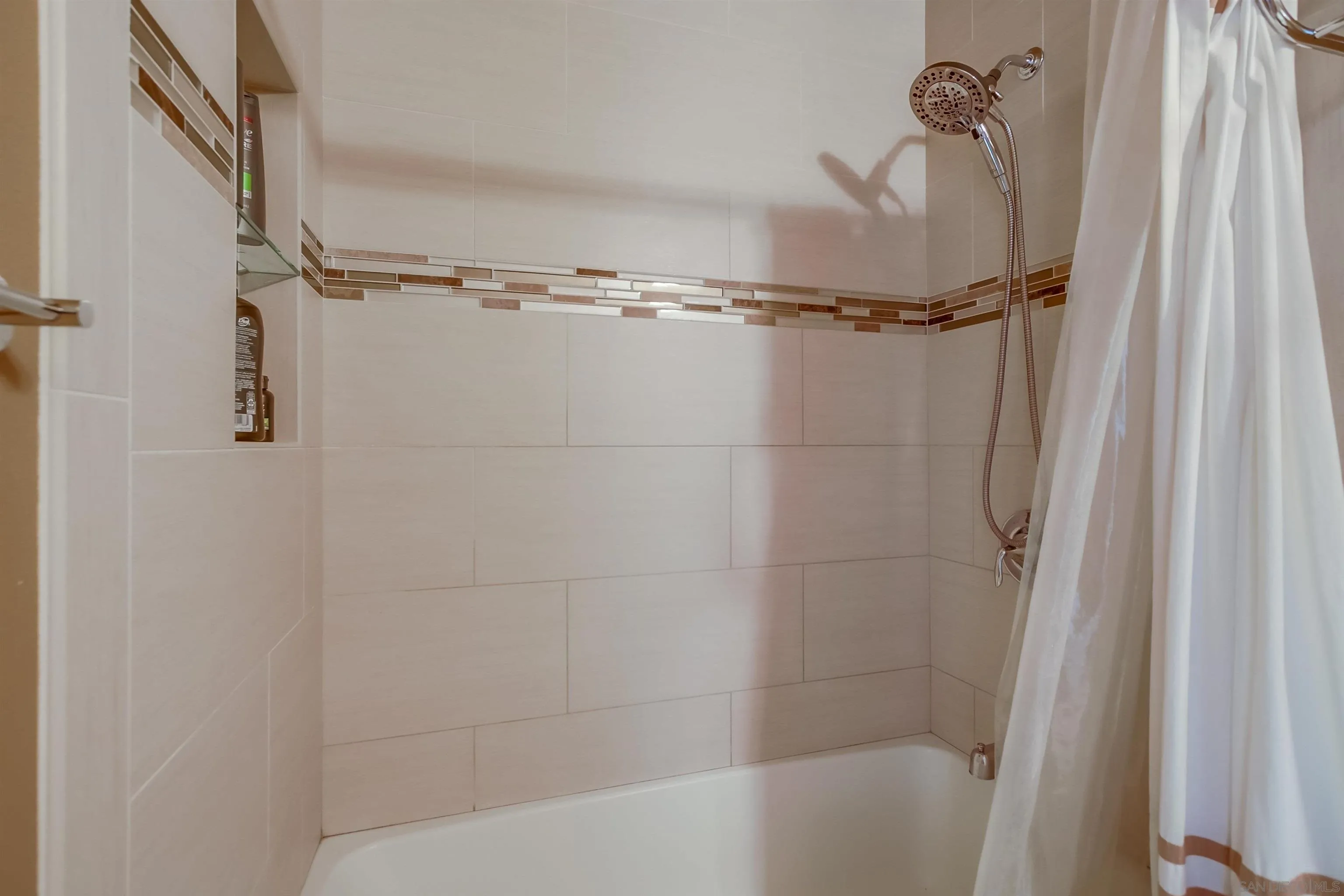 Photo #16: 250034358 Listing: Photo #16