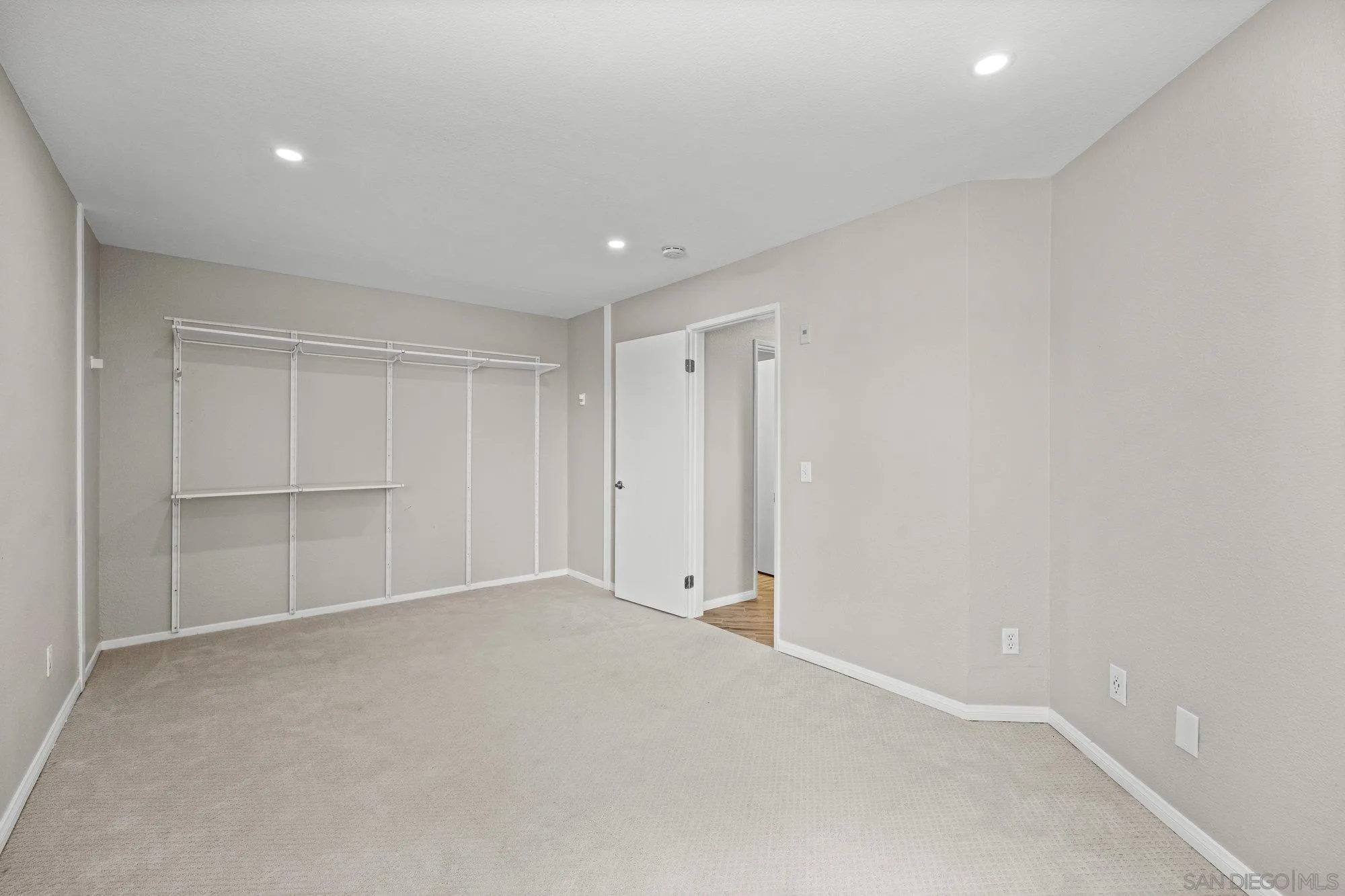 Photo #24: 250034375 Listing: Photo #24