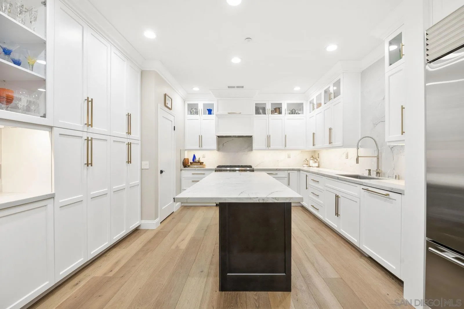 https://cdn.realtyfeed.com/cdn/127/250034378/dba6870da644c721f1d3e0158d012e32.webp