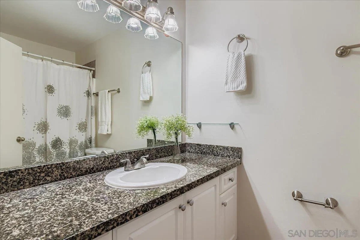 Photo #15: 250034383 Listing: Photo #15
