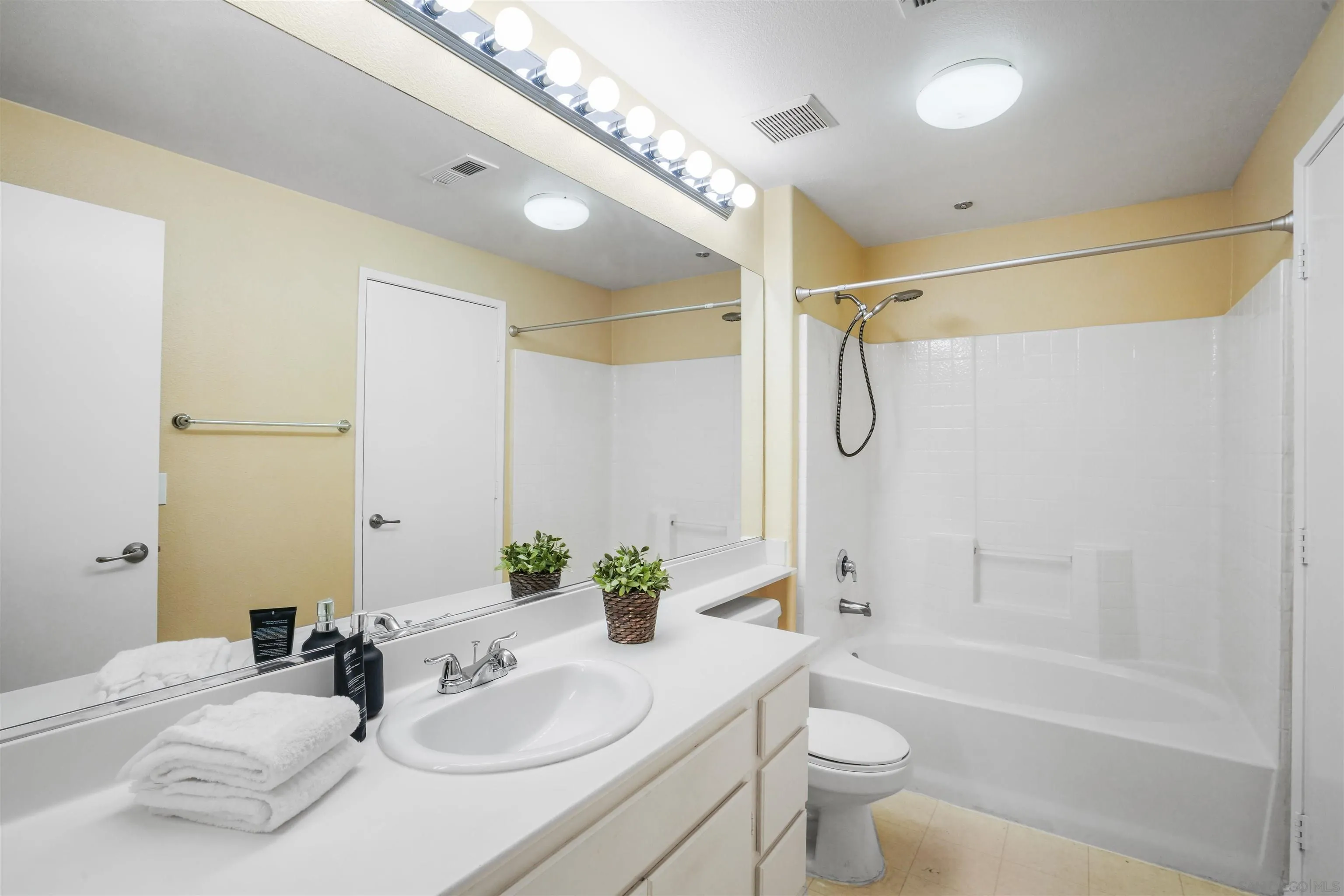 Photo #12: 250034390 Listing: Photo #12