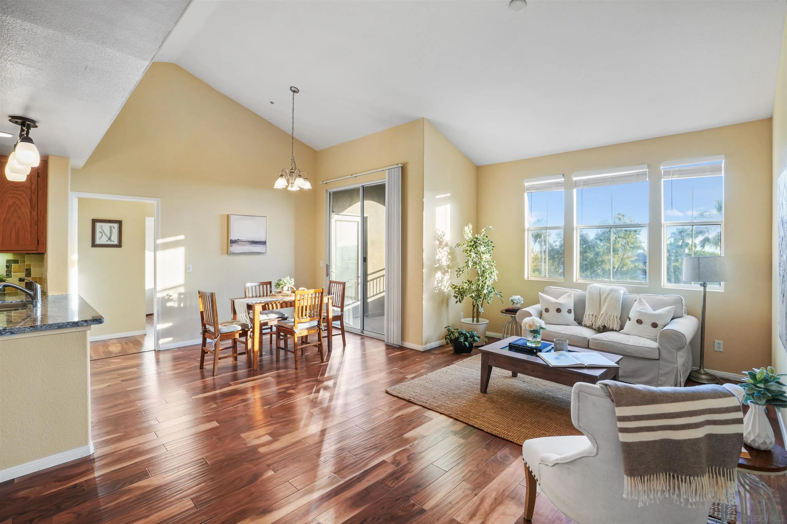 Photo #2: 250034390 Listing 