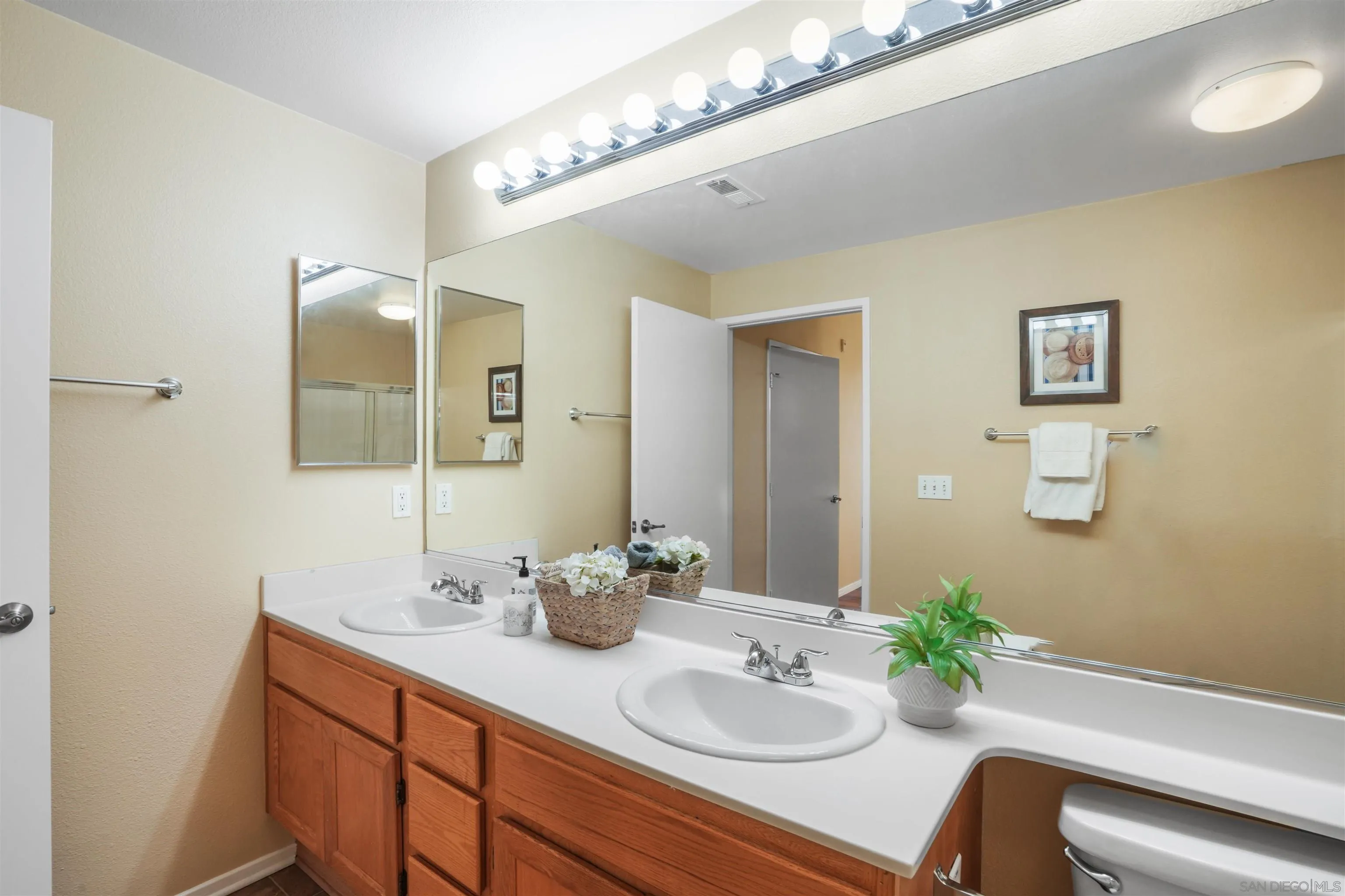Photo #10: 250034390 Listing: Photo #10