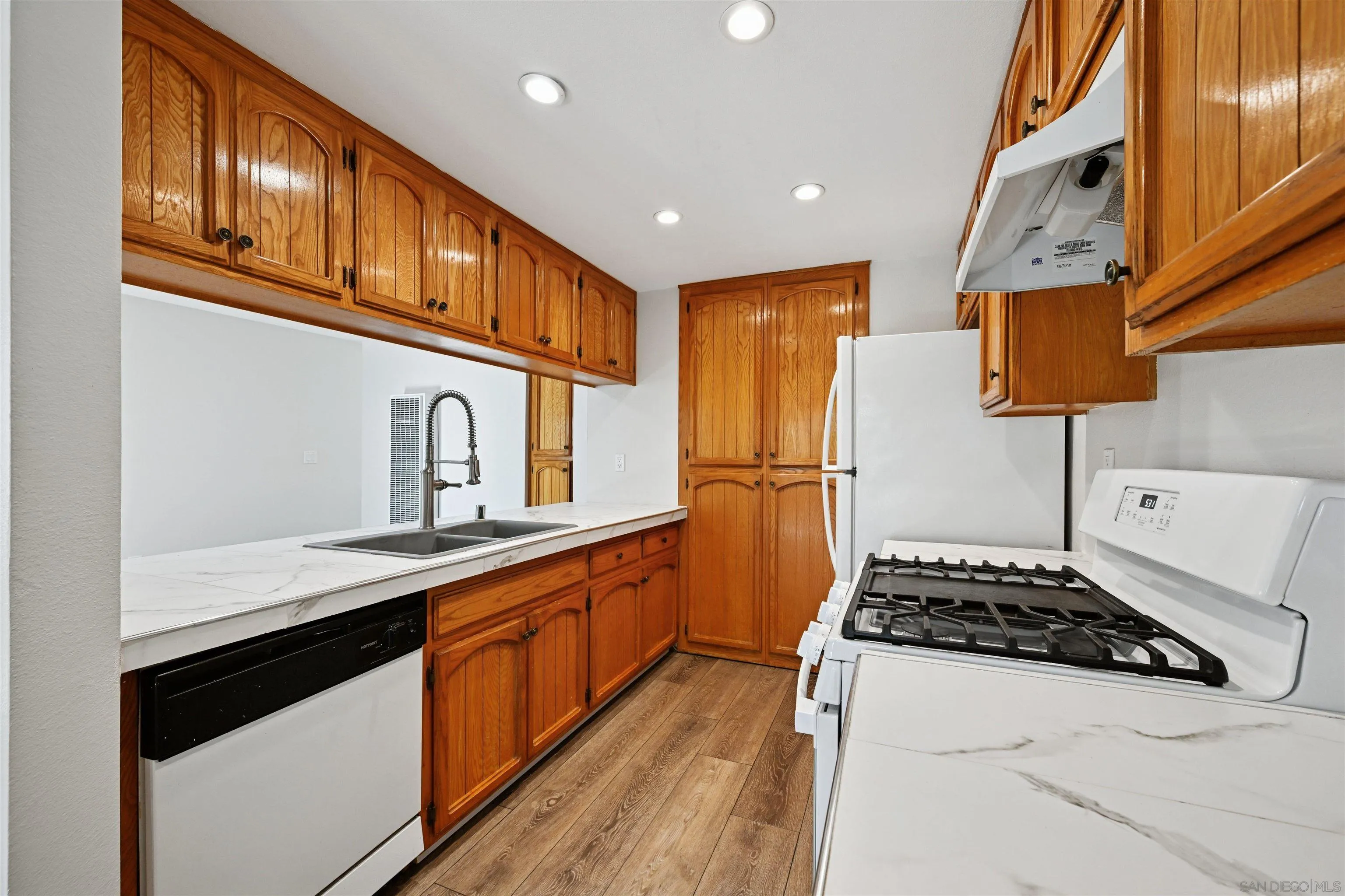 Photo #5: 250034395 Listing 