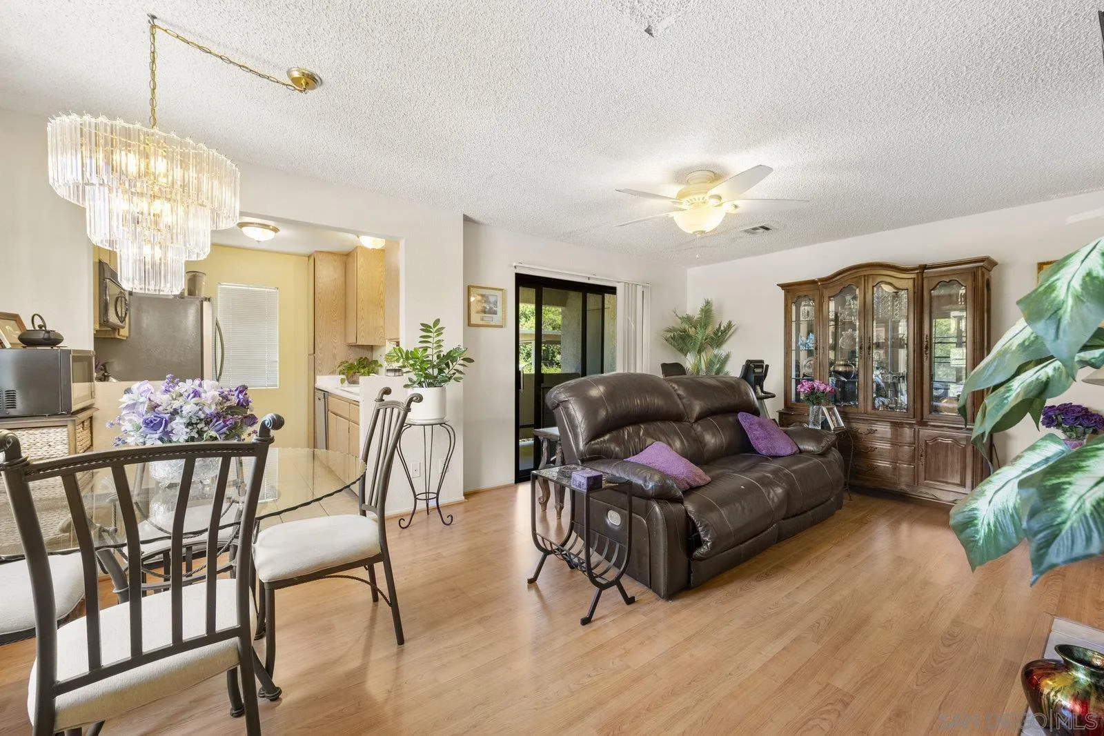 Photo #2: 250034406 Listing 
