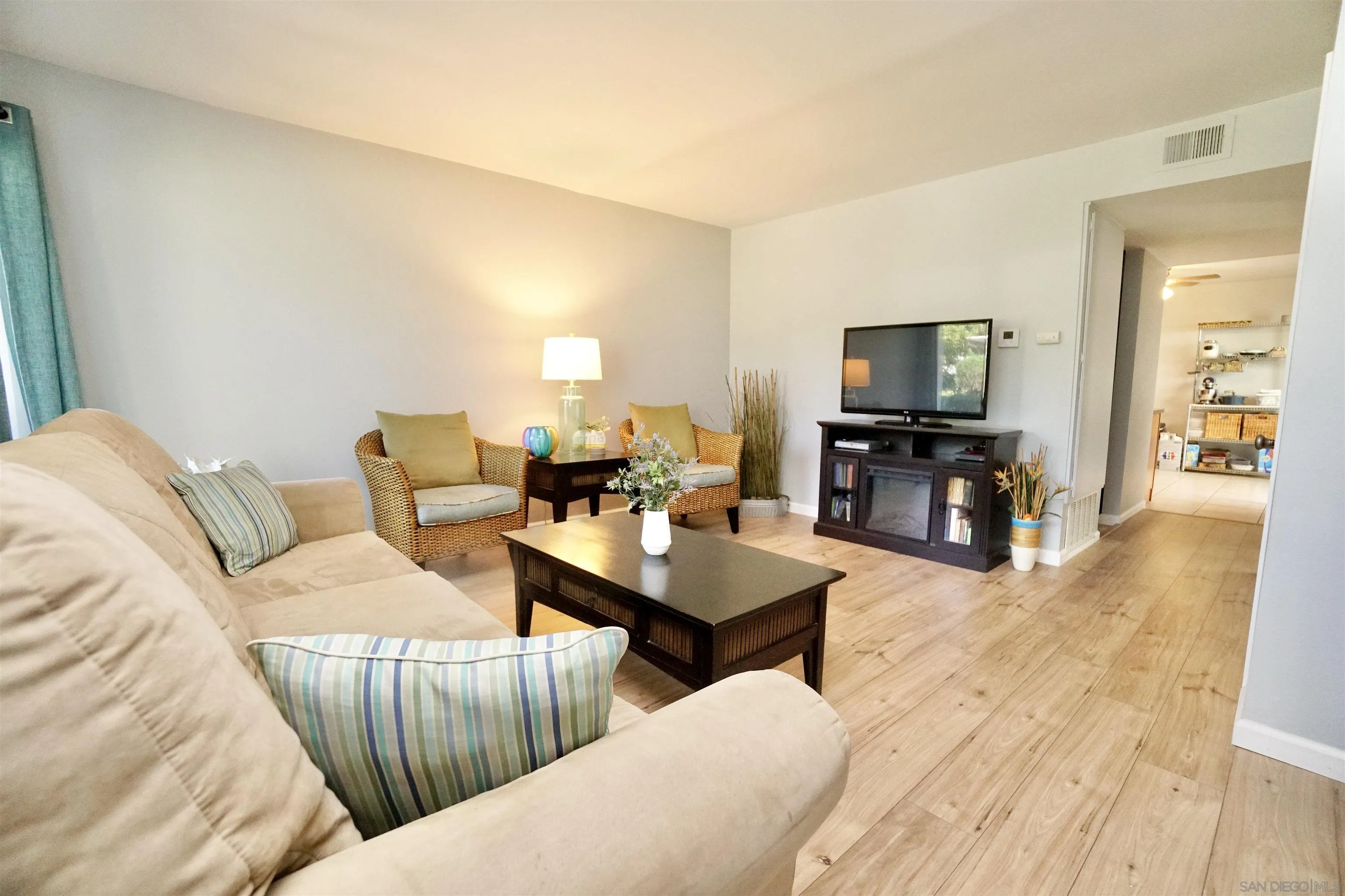 Photo #3: 250034407 Listing 