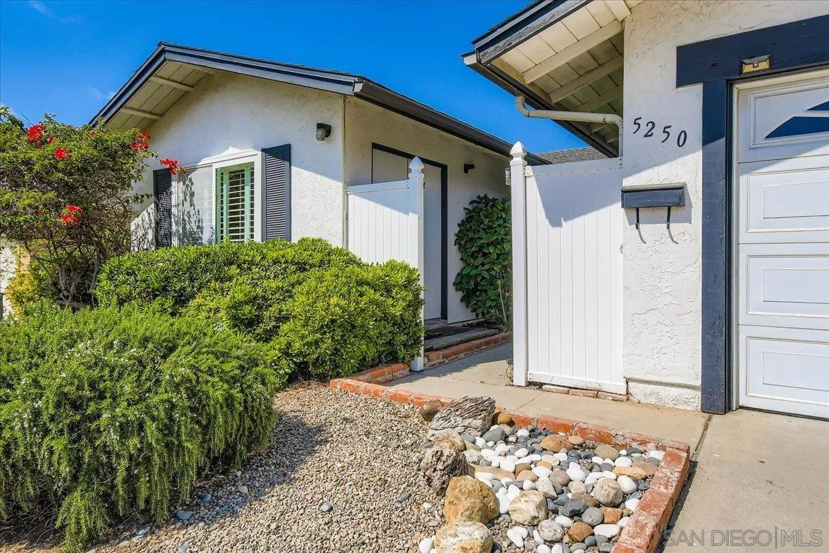 https://cdn.realtyfeed.com/cdn/127/250034427/9912cf7bc3bcfb51ae7fcc0a7085bcec.webp