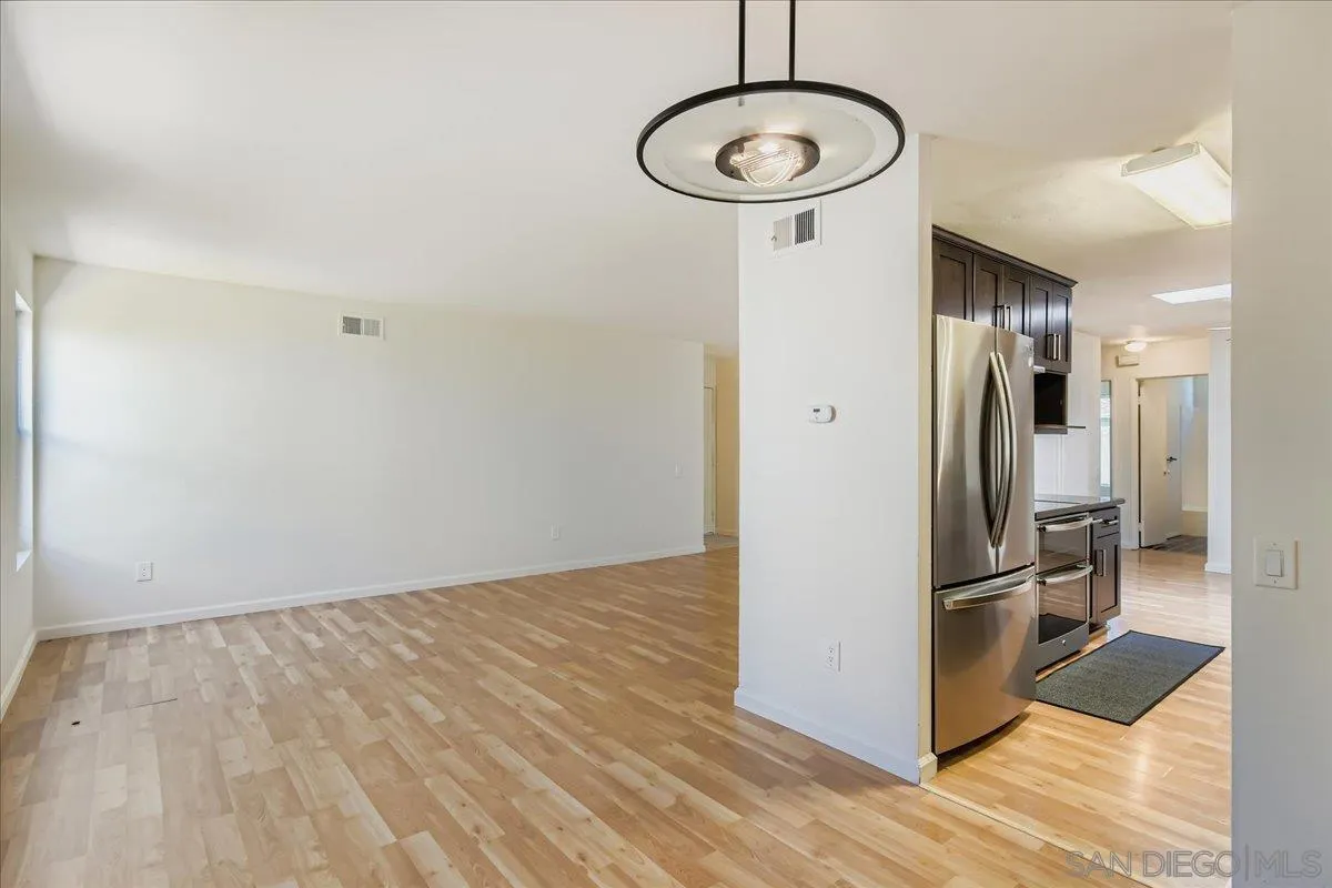 https://cdn.realtyfeed.com/cdn/127/250034427/caff3c6e842c57ee6b5c243be0639472.webp