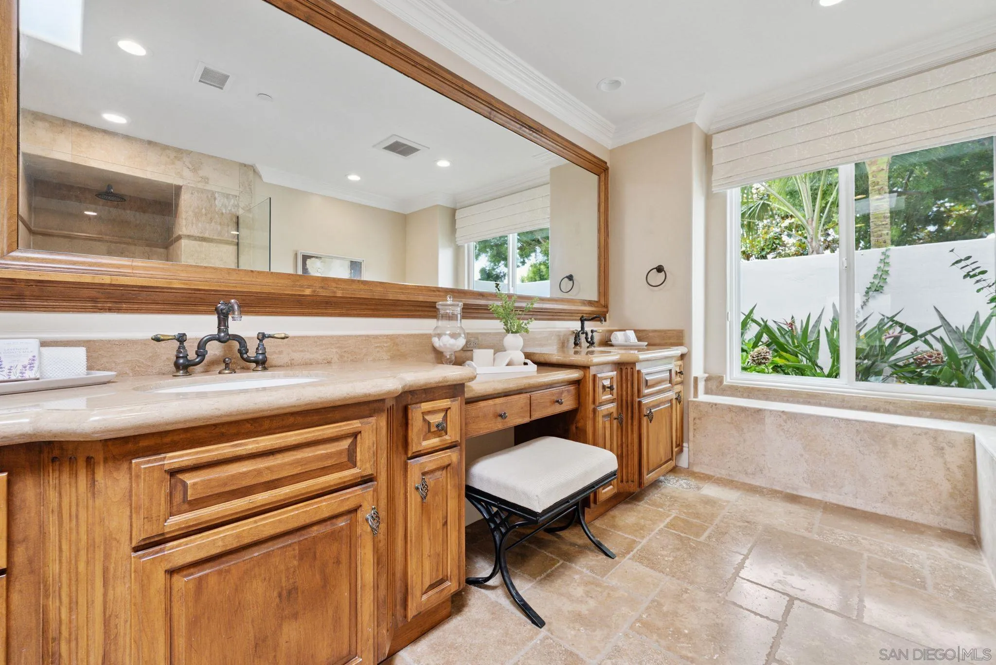 https://cdn.realtyfeed.com/cdn/127/250034430/54604088ce2dafb9a22254473724a840.webp