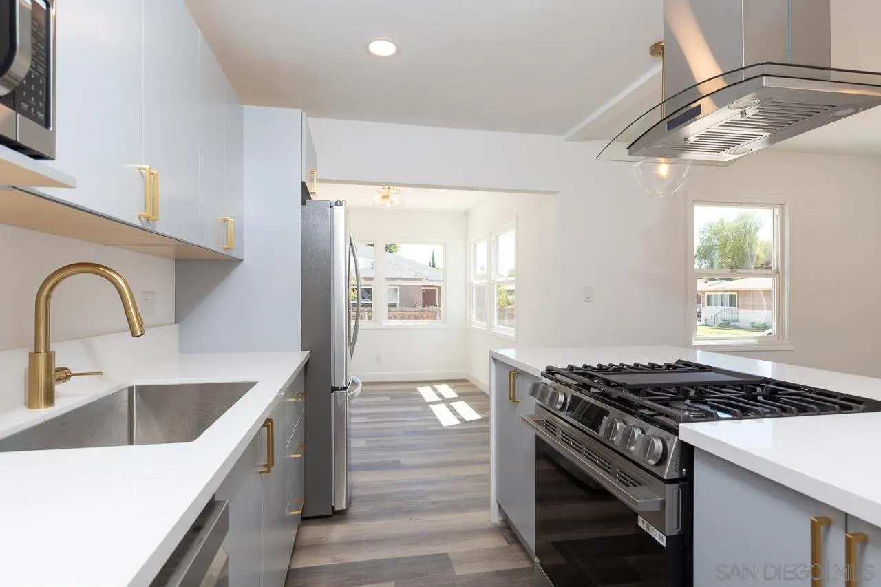 https://cdn.realtyfeed.com/cdn/127/250034434/1652bf7026862b46cf6d36339975848c.webp