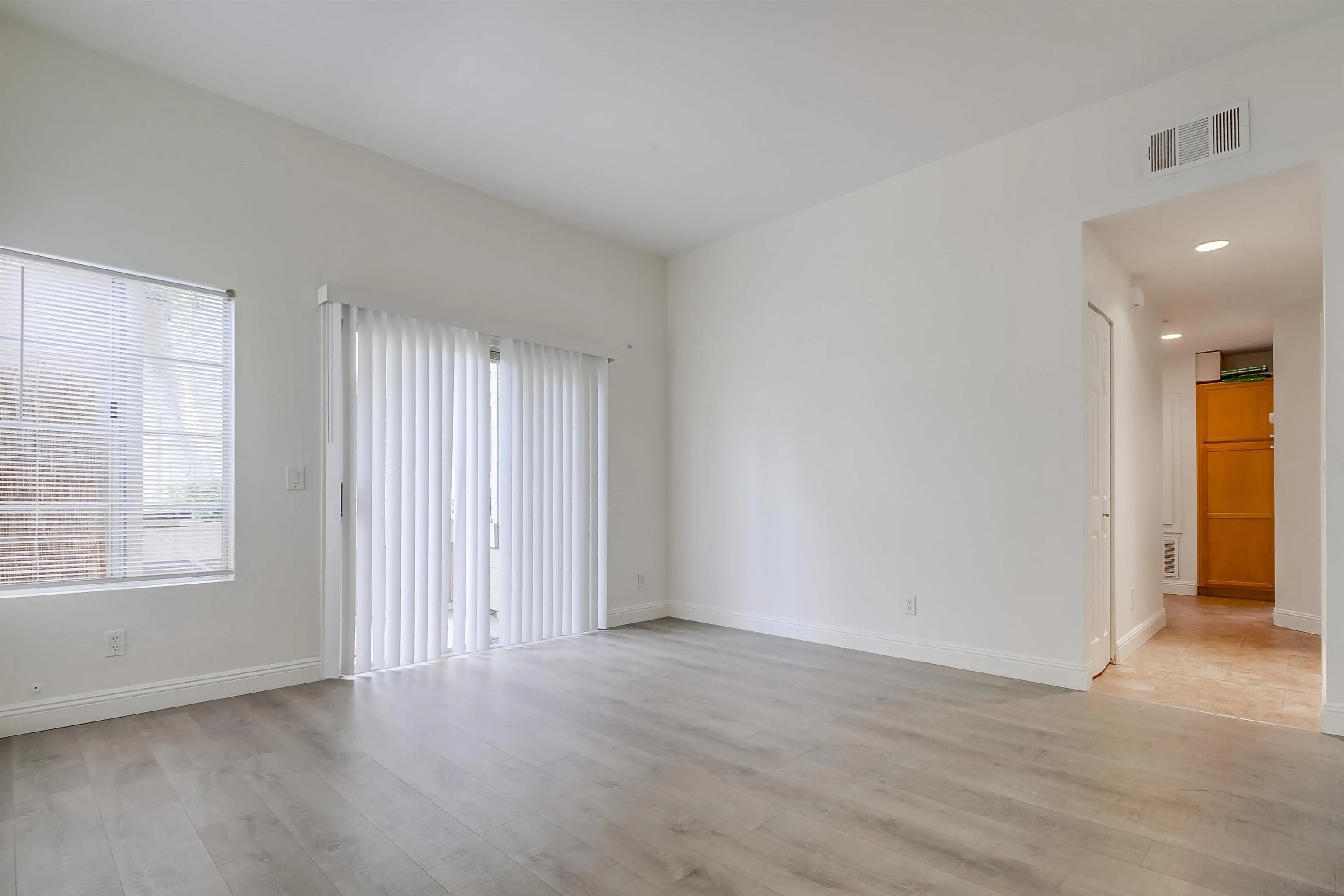 Photo #2: 250034468 Listing 