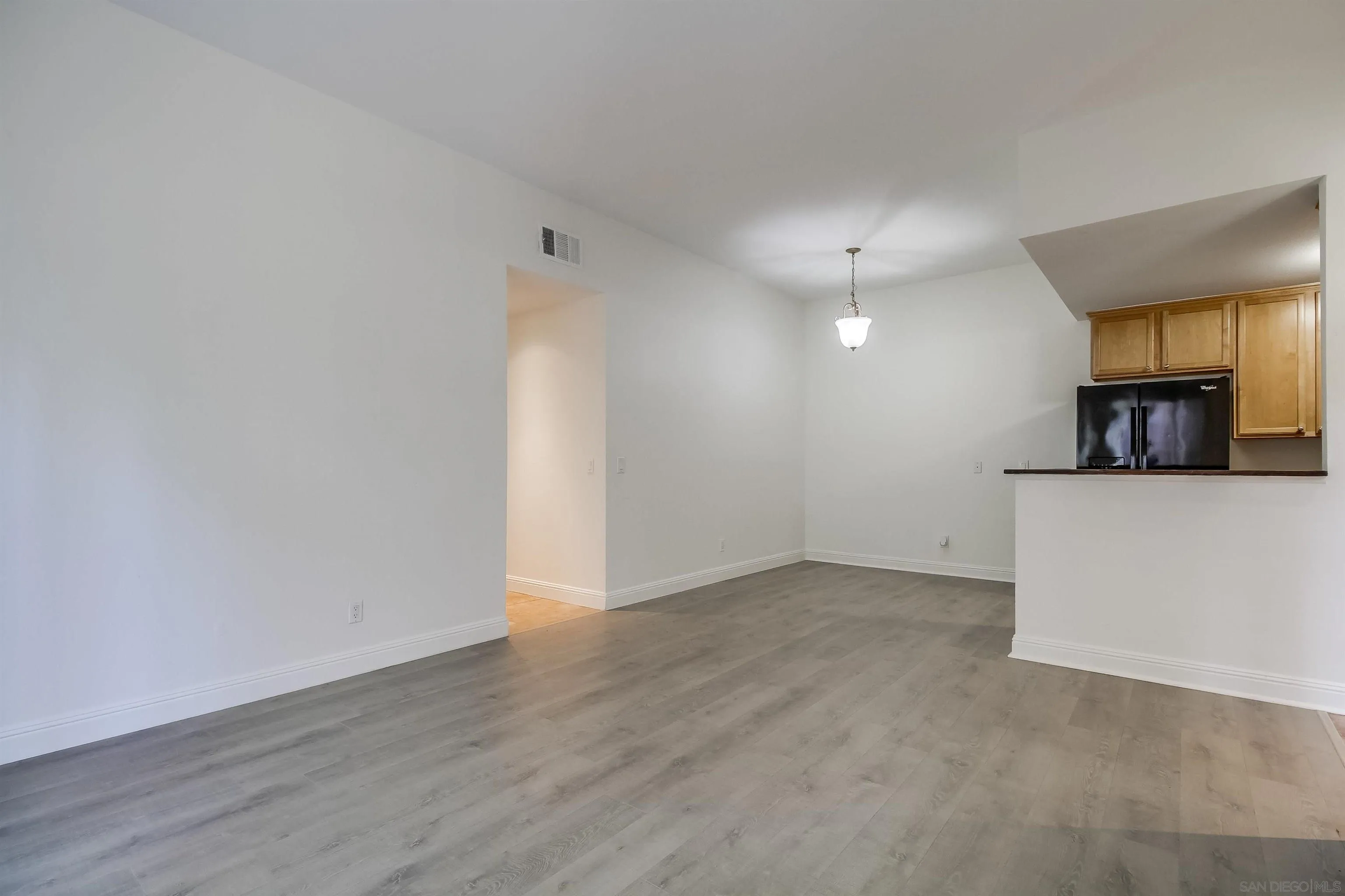 Photo #3: 250034468 Listing 